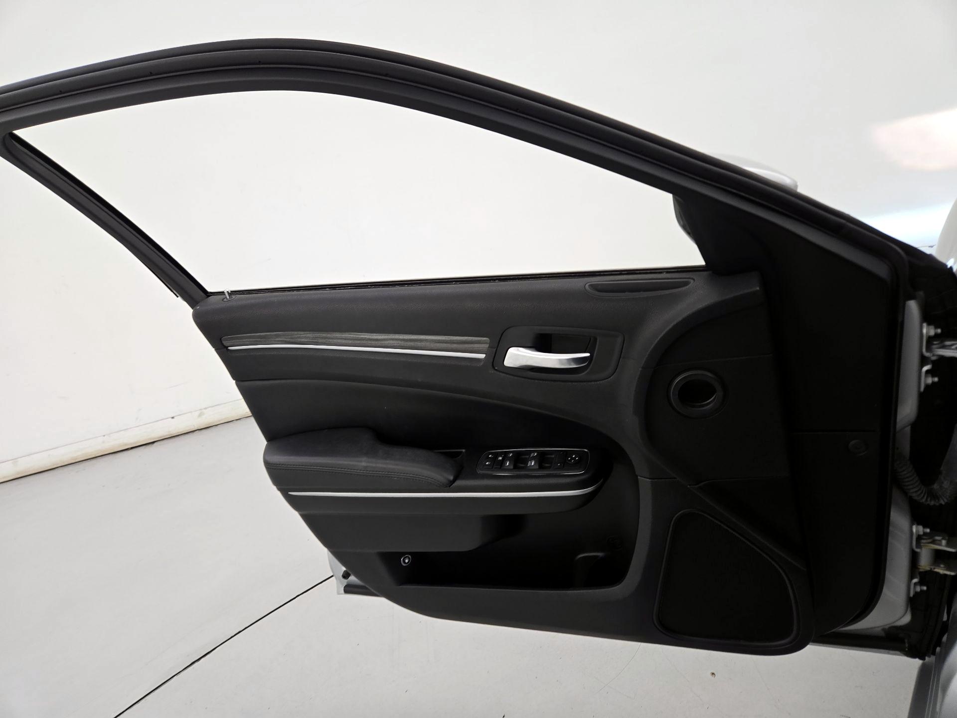 Thumbnail: 2022 Chrysler 300 - 12