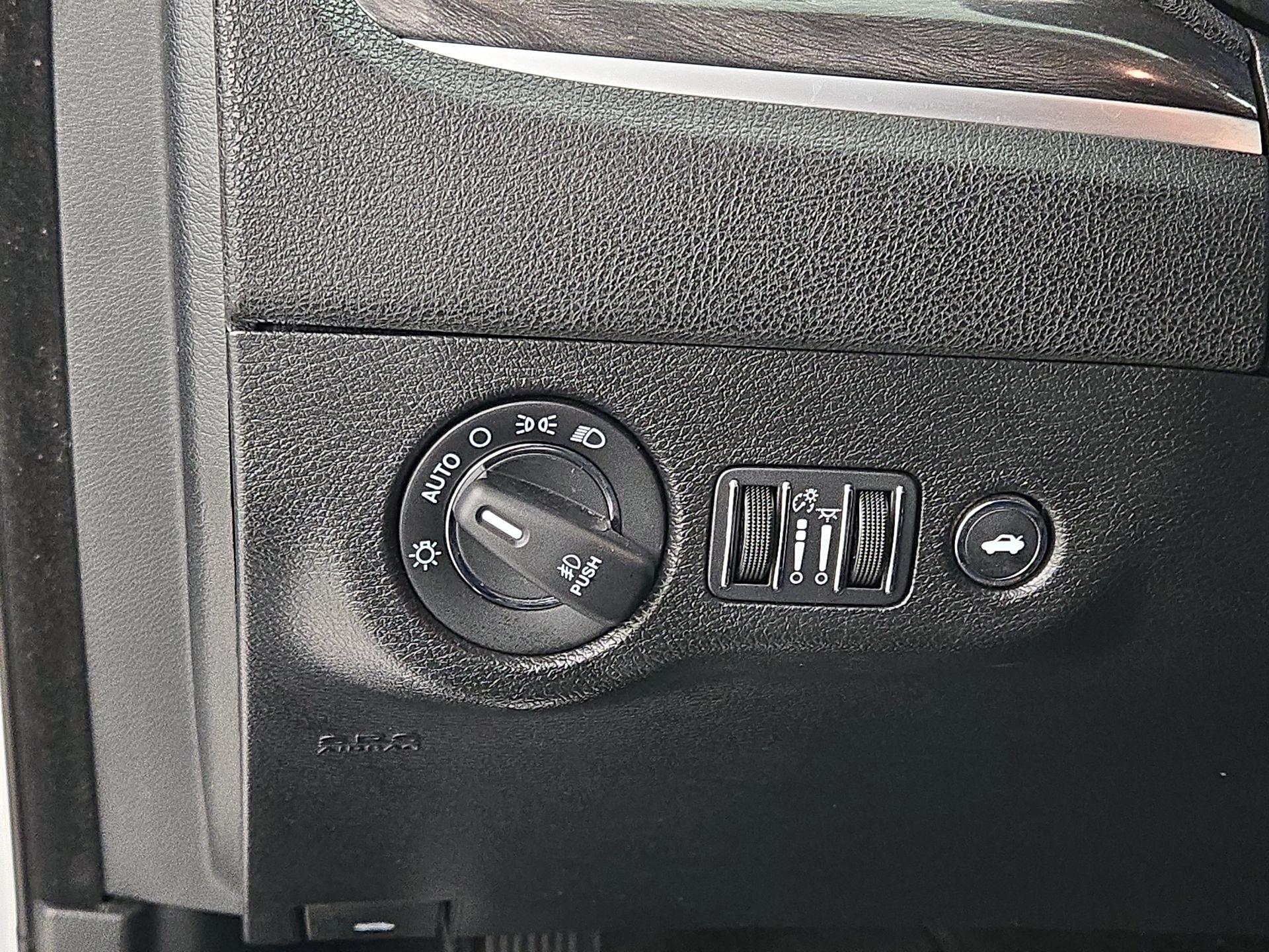 Thumbnail: 2022 Chrysler 300 - 13