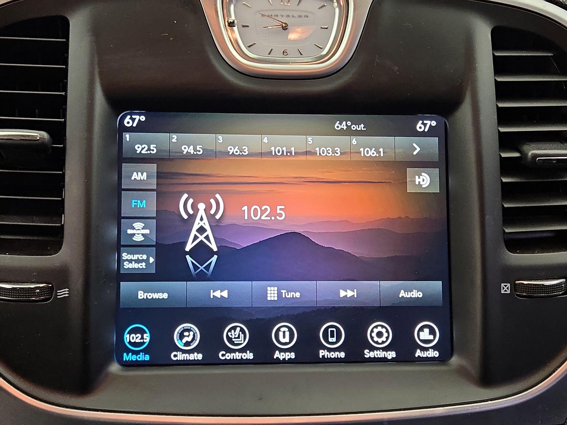 Thumbnail: 2022 Chrysler 300 - 15