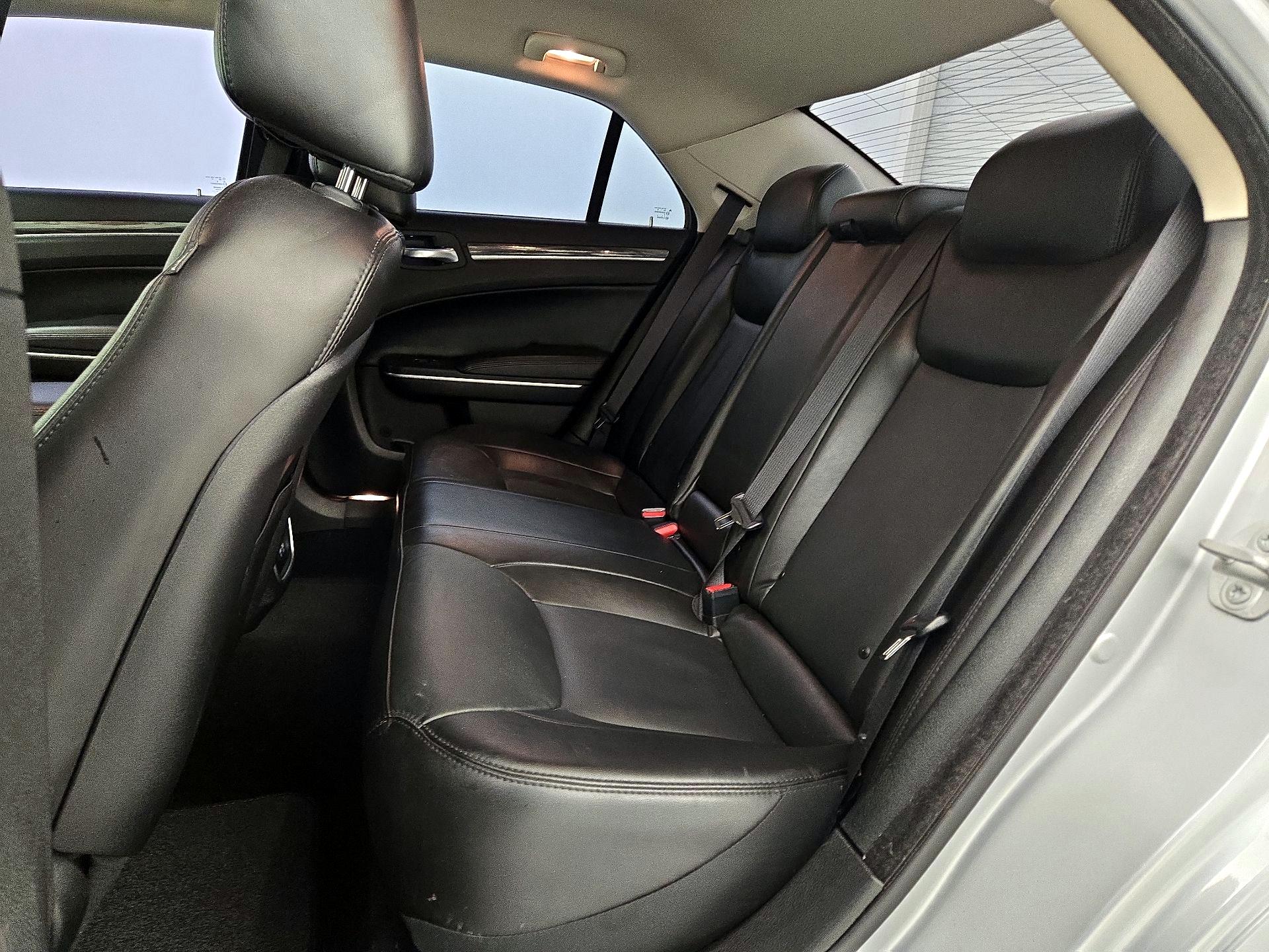 Thumbnail: 2022 Chrysler 300 - 19