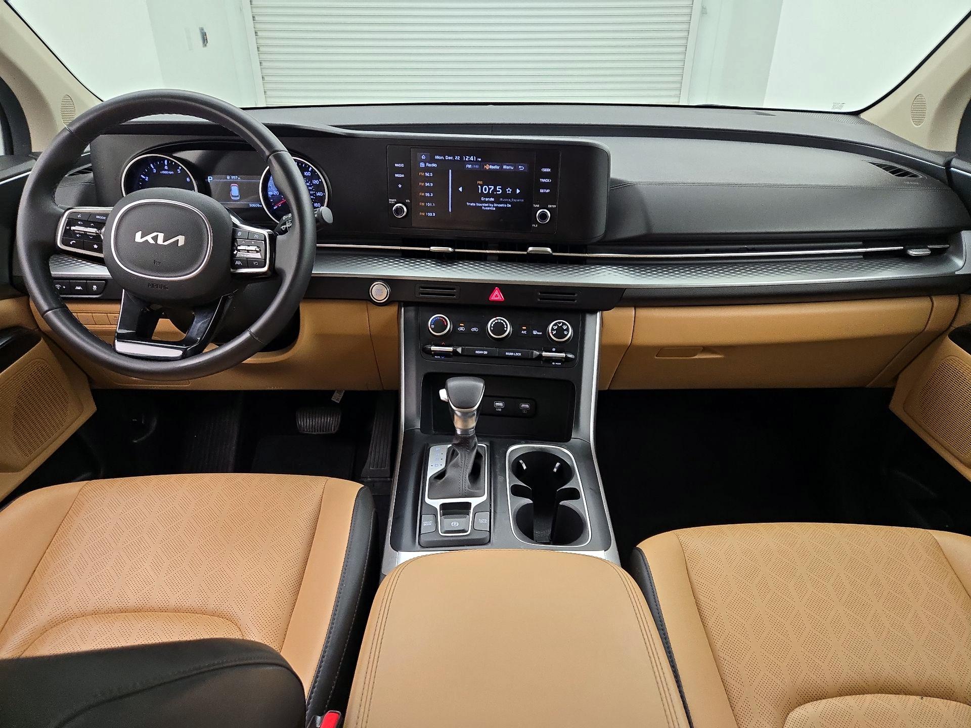 Thumbnail: 2023 Kia Carnival - 9