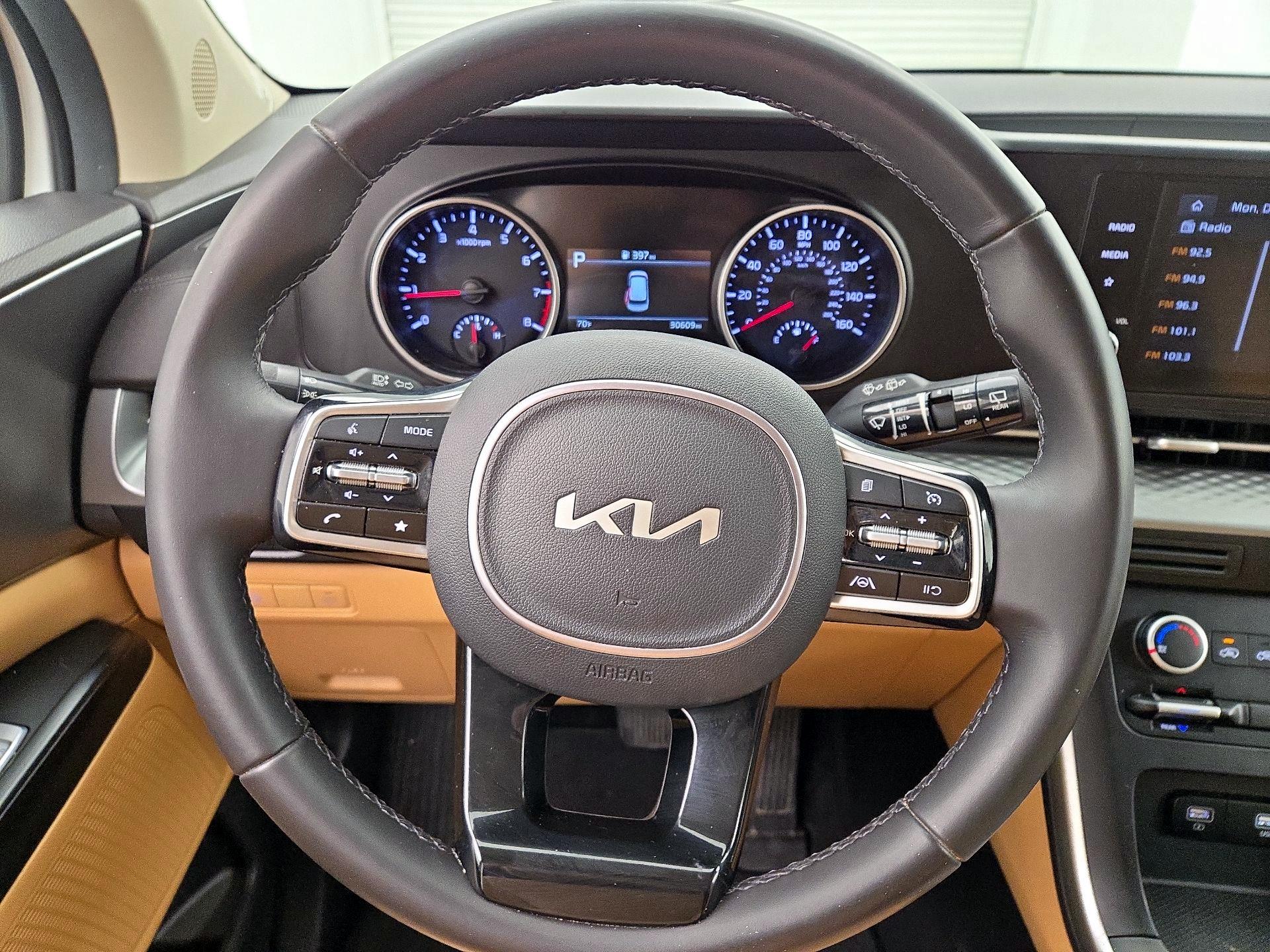 Thumbnail: 2023 Kia Carnival - 10