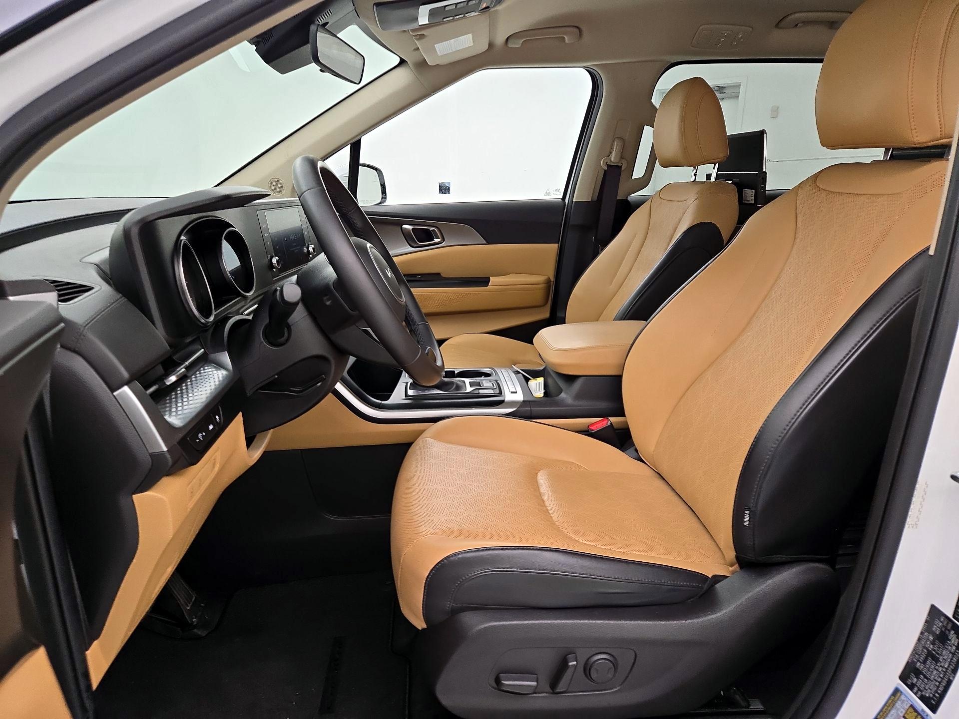 Thumbnail: 2023 Kia Carnival - 11