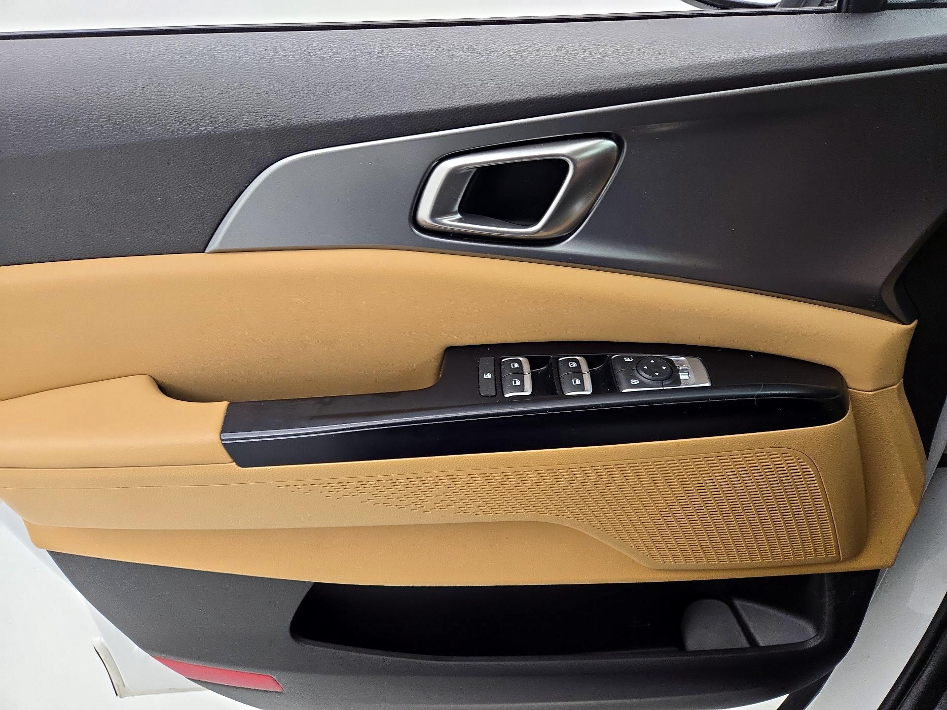 Thumbnail: 2023 Kia Carnival - 12