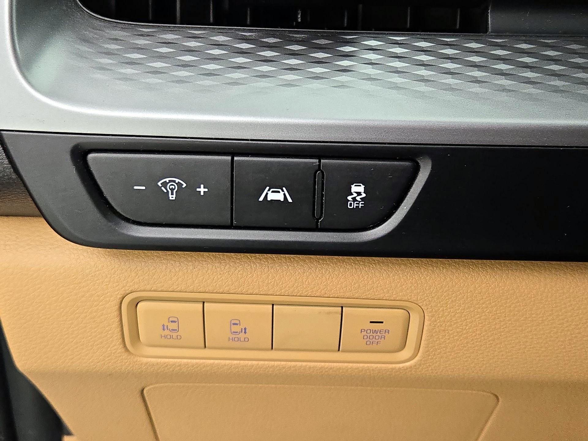 Thumbnail: 2023 Kia Carnival - 13