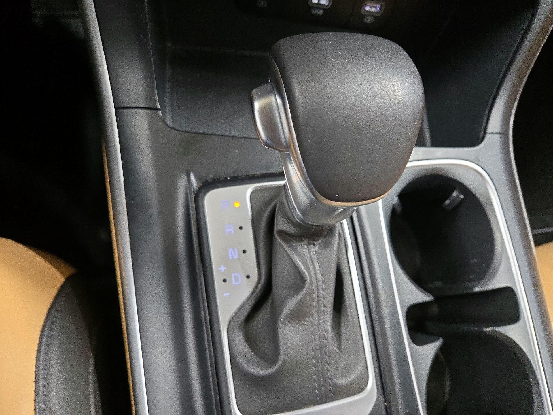 Thumbnail: 2023 Kia Carnival - 17