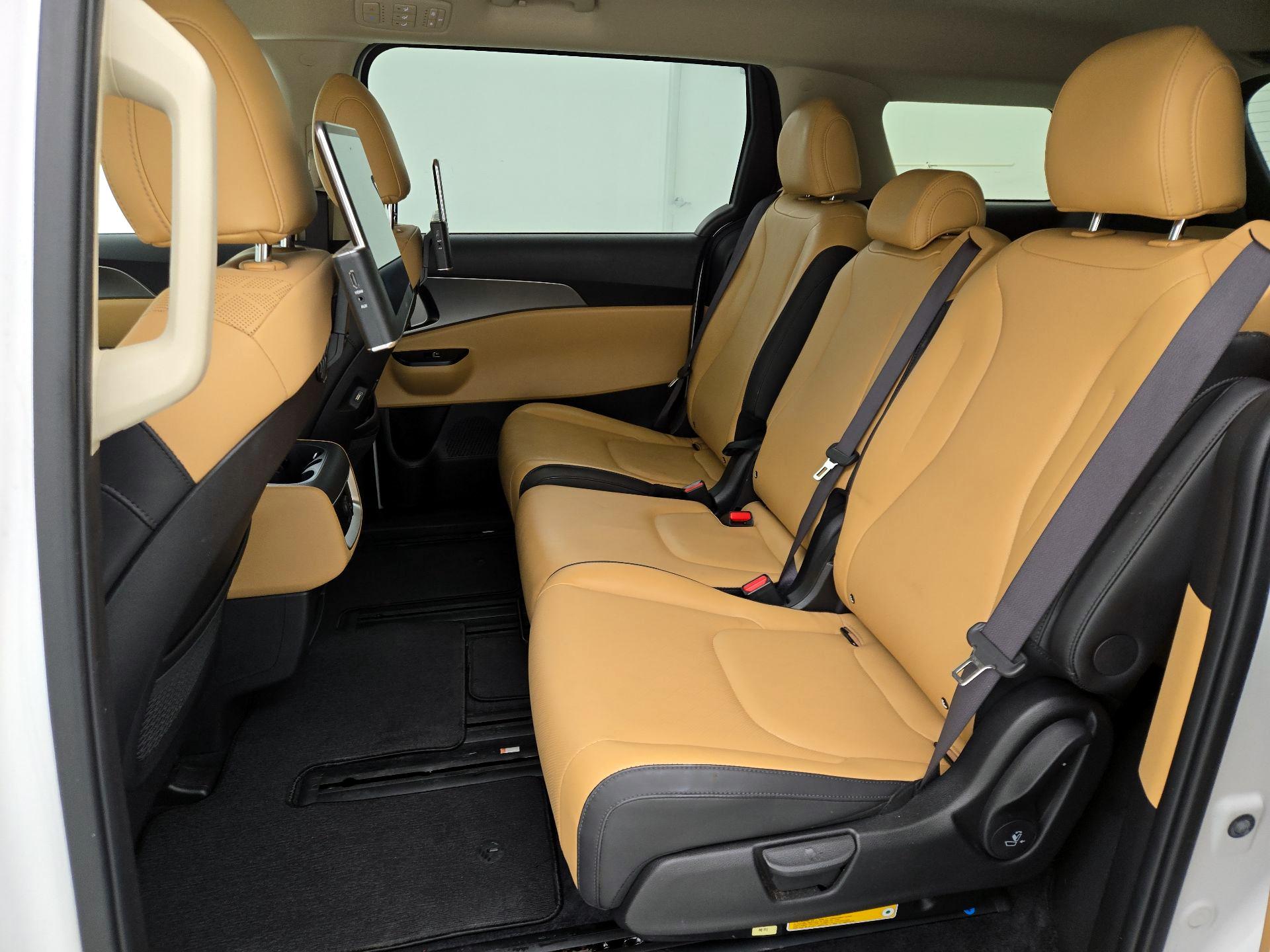 Thumbnail: 2023 Kia Carnival - 19