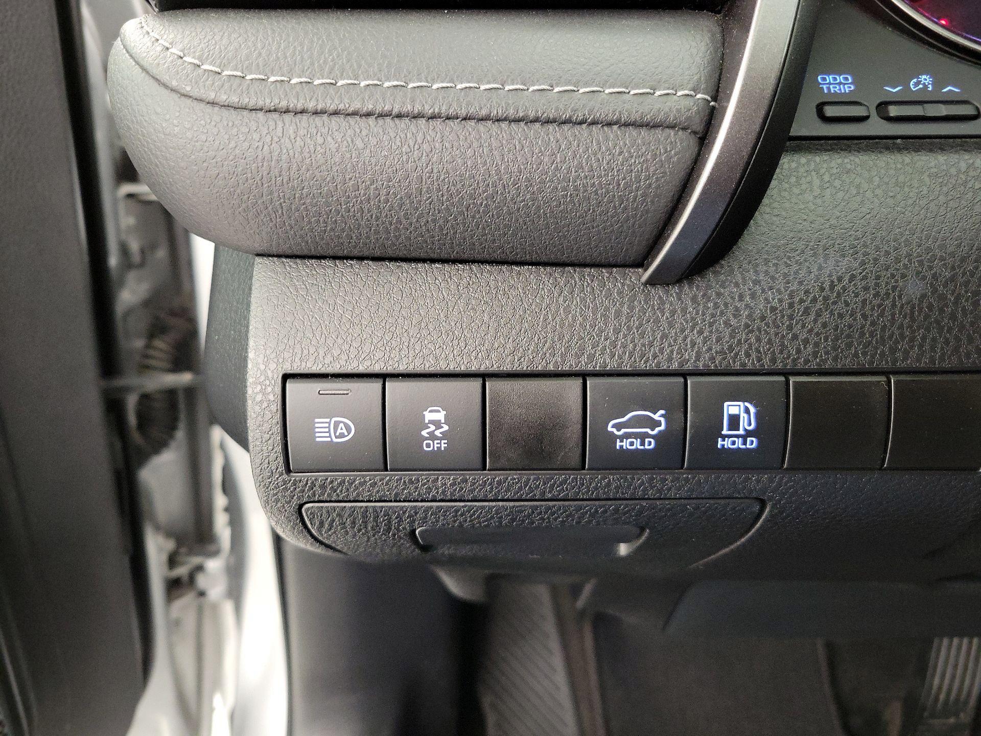 Thumbnail: 2021 Toyota Camry - 13