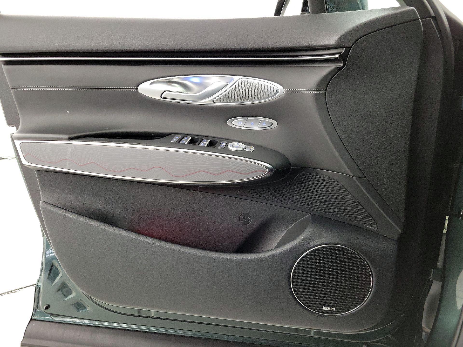 Thumbnail: 2023 Genesis GV70 - 12