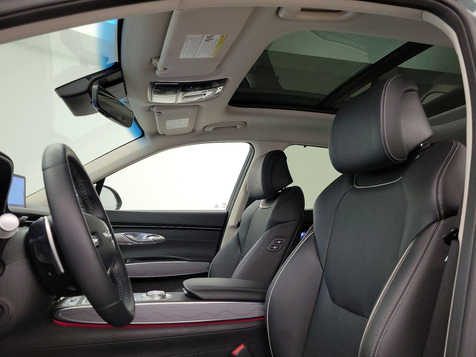 Thumbnail: 2023 Genesis GV70 - 19