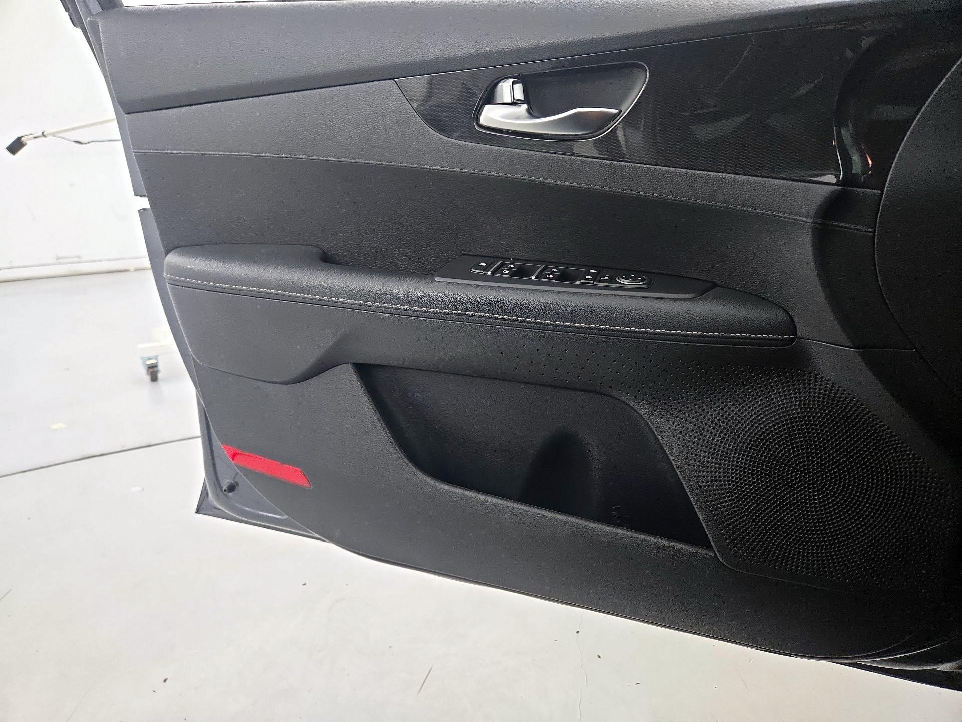 Thumbnail: 2023 Kia Forte - 12