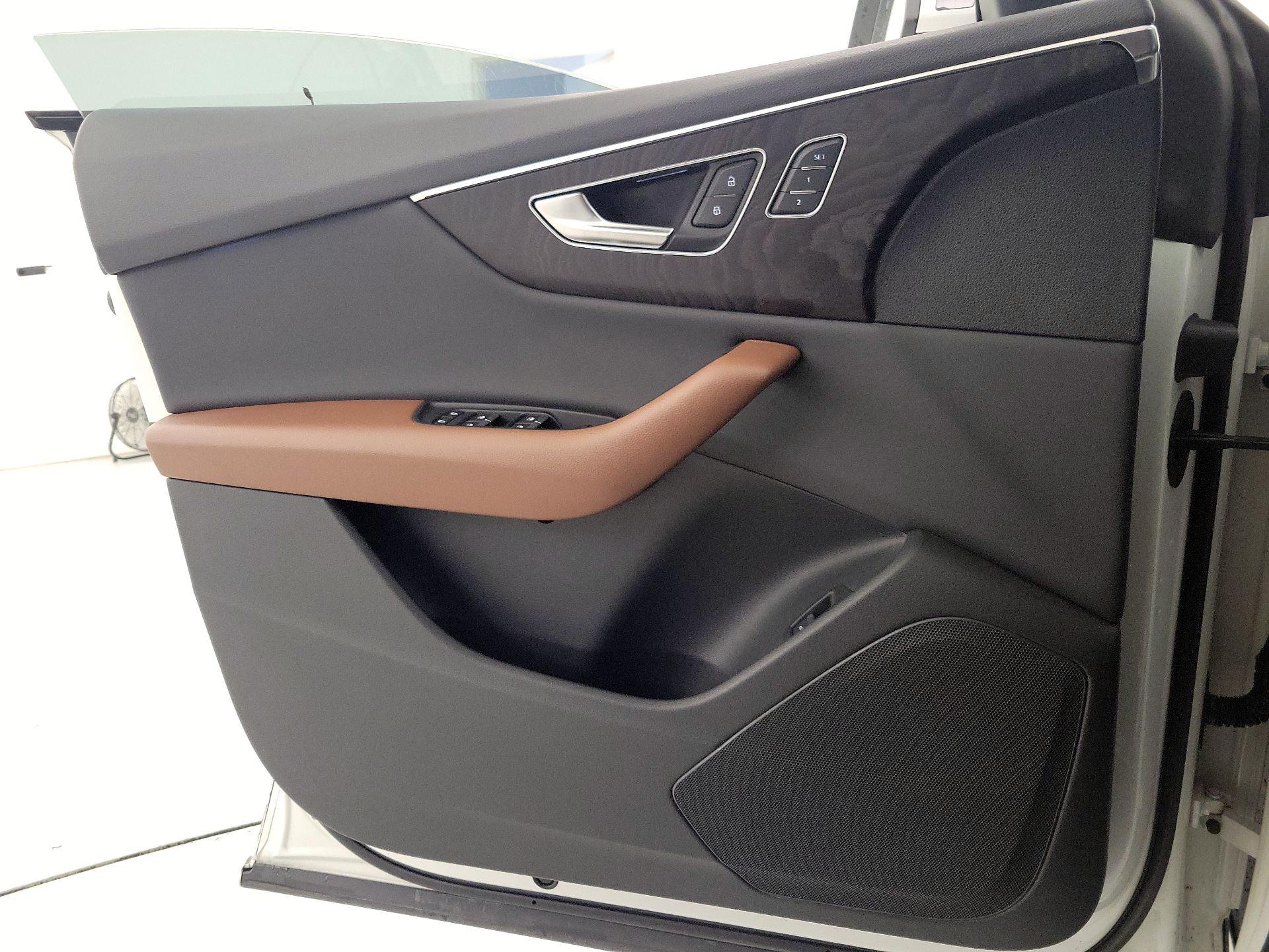 Thumbnail: 2022 Audi Q8 - 12