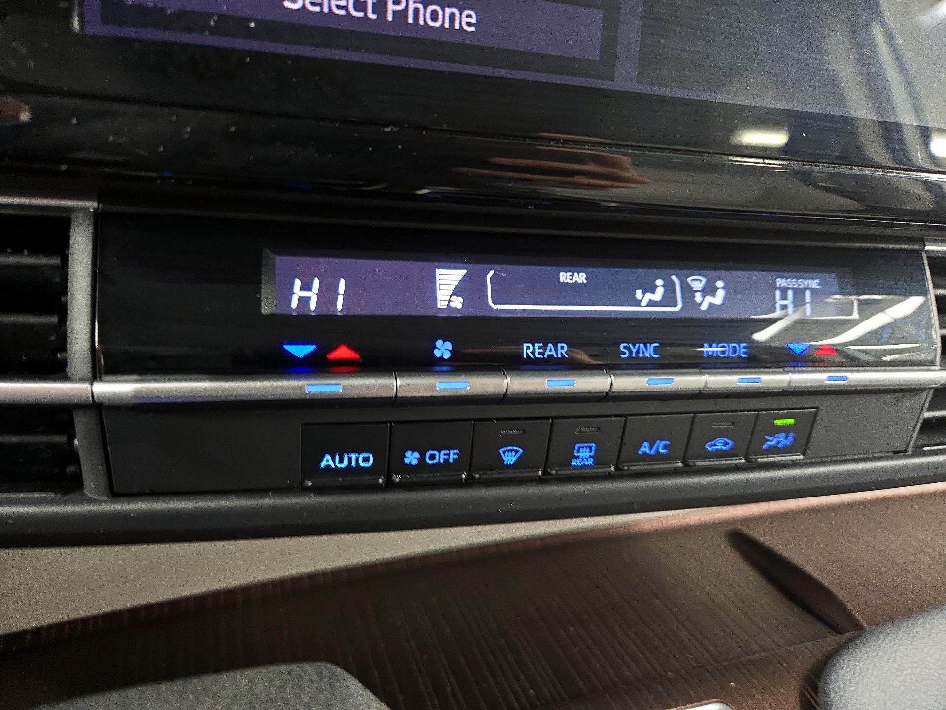 Thumbnail: 2024 Toyota Sienna - 16