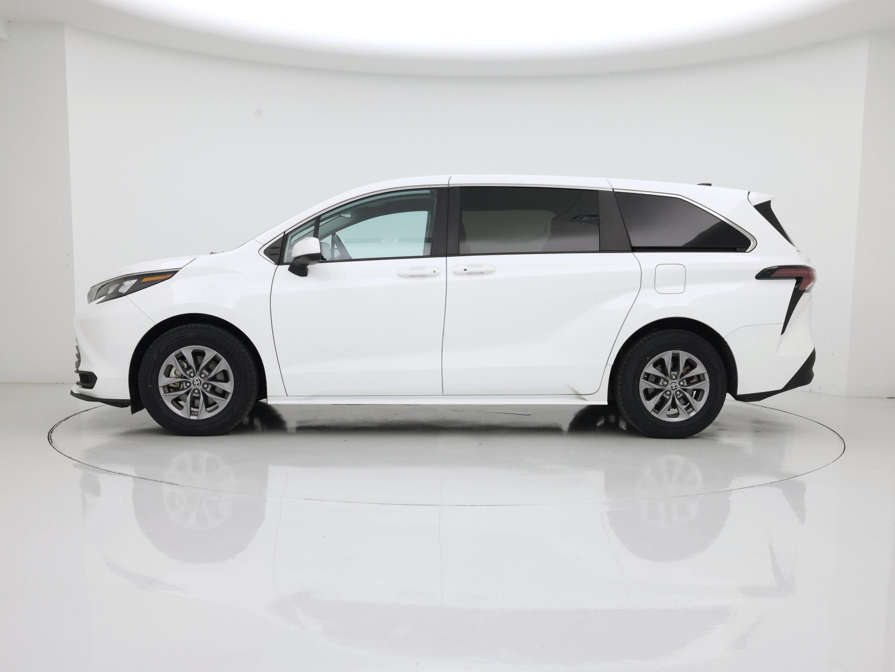 Thumbnail: 2024 Toyota Sienna - 3