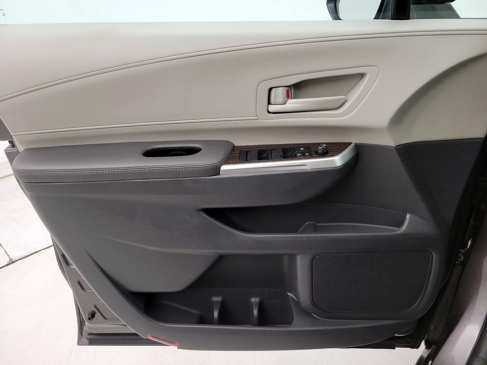 Thumbnail: 2024 Toyota Sienna - 12