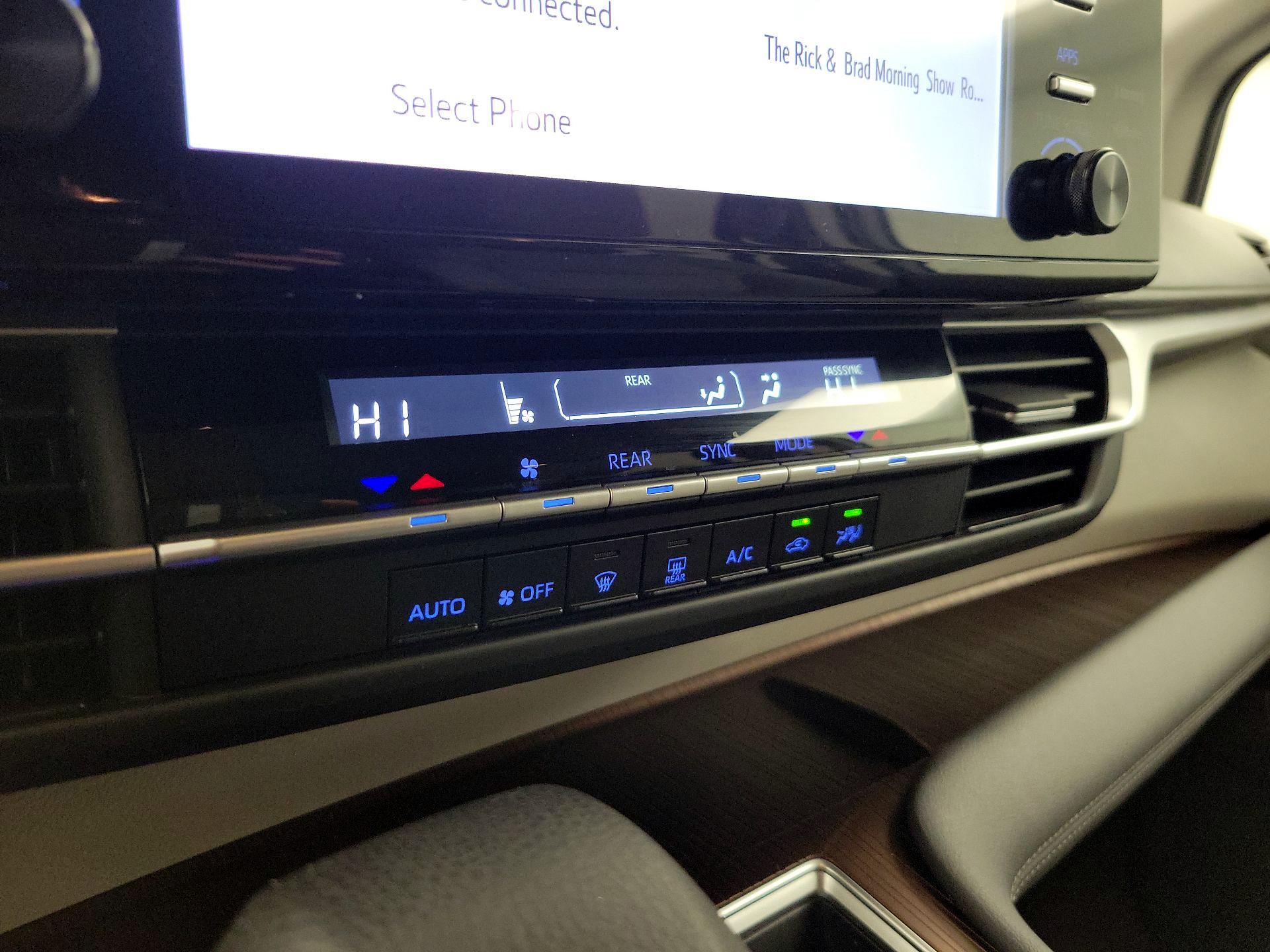 Thumbnail: 2024 Toyota Sienna - 16