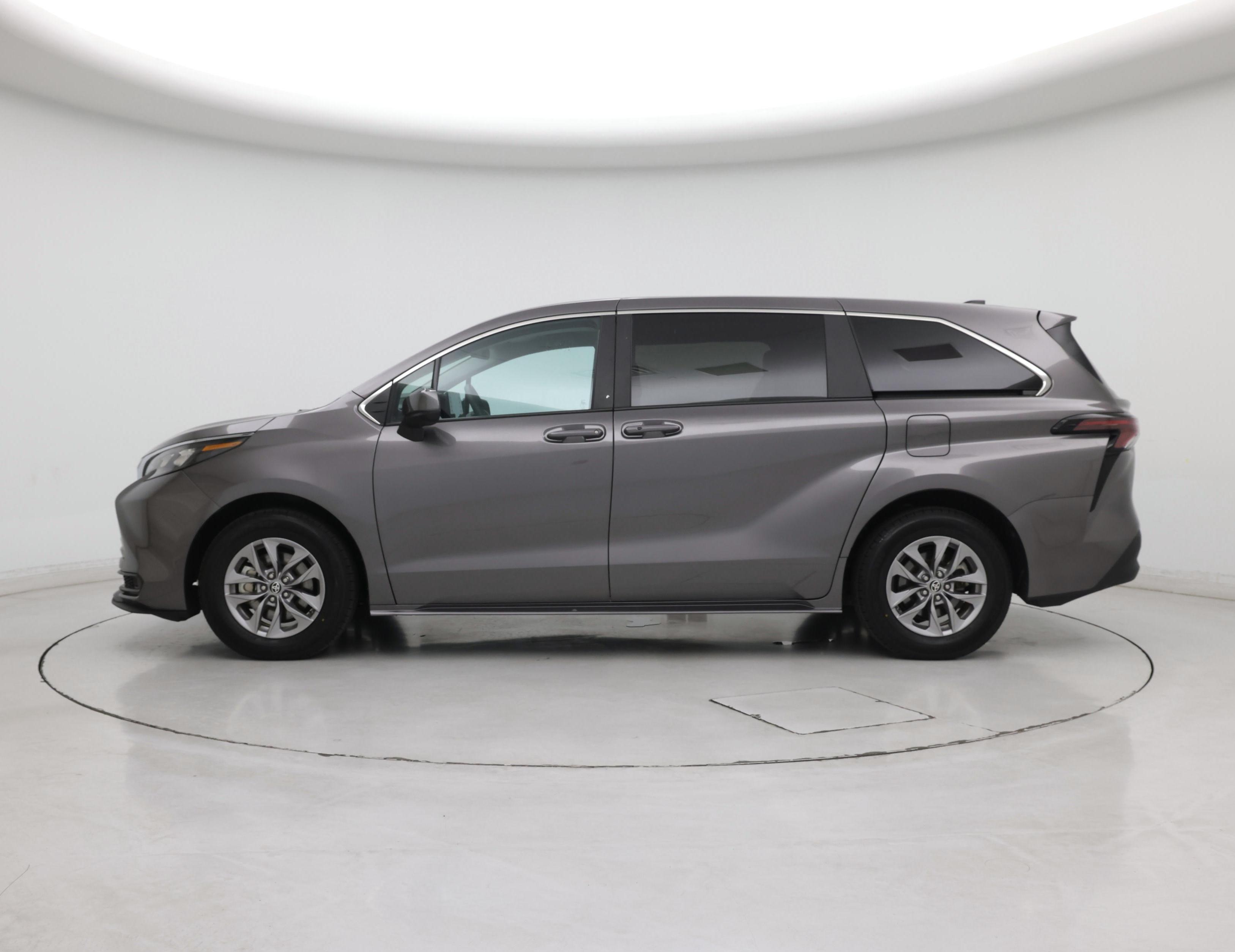 Thumbnail: 2024 Toyota Sienna - 3