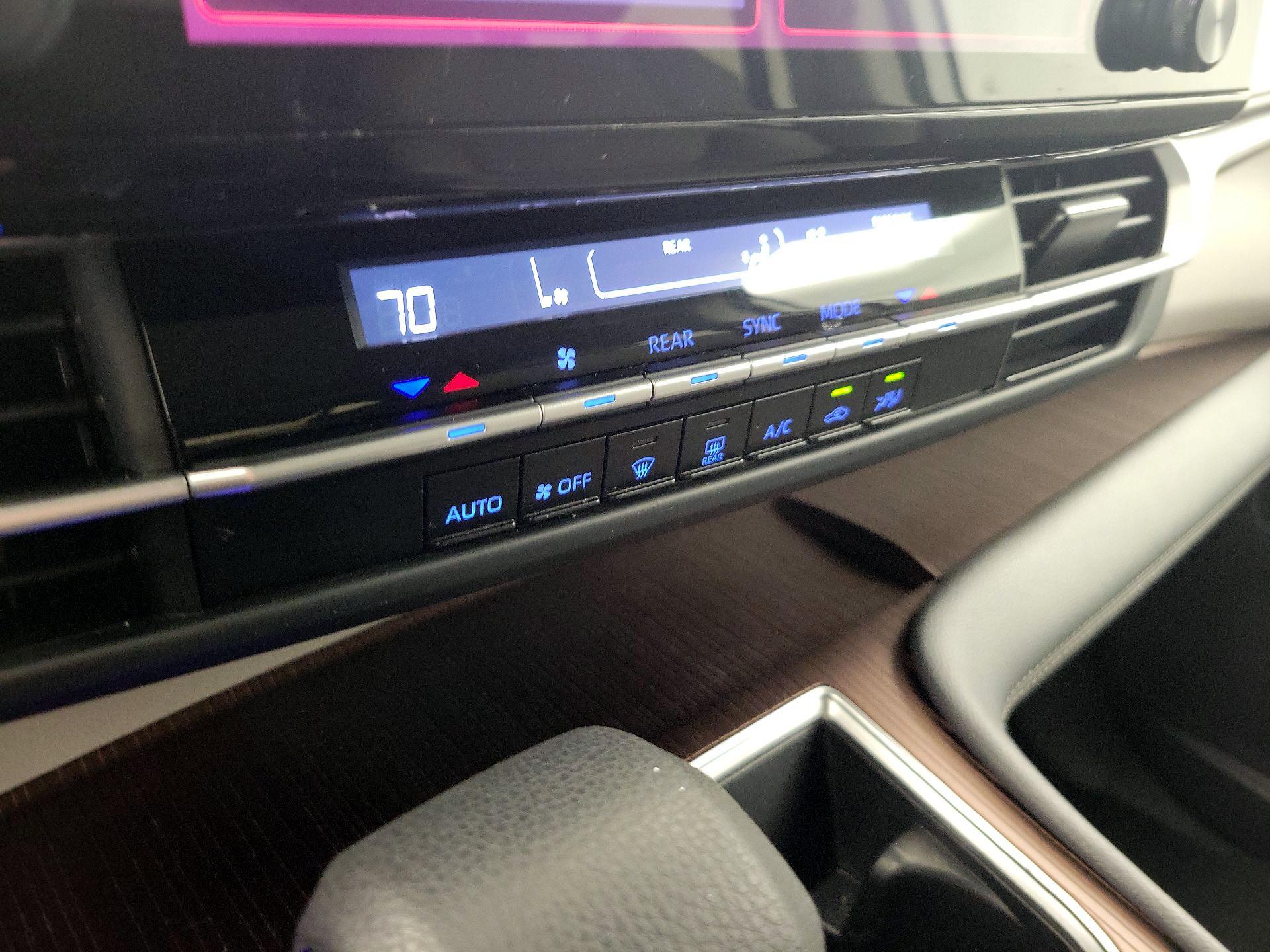 Thumbnail: 2024 Toyota Sienna - 16