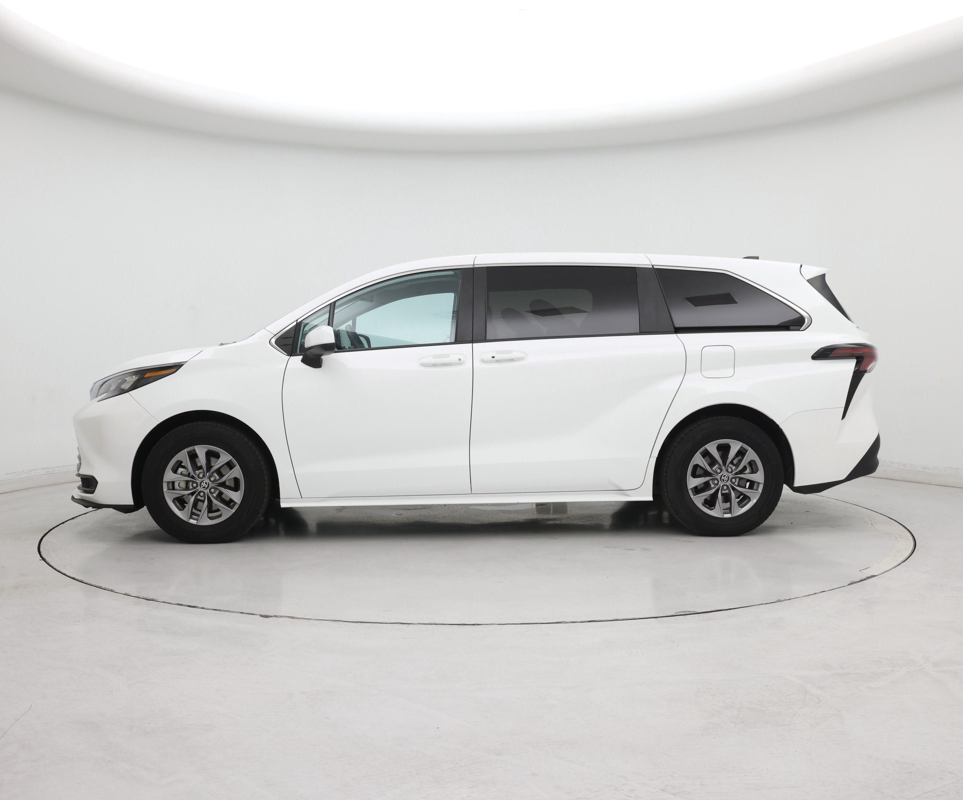 Thumbnail: 2024 Toyota Sienna - 3