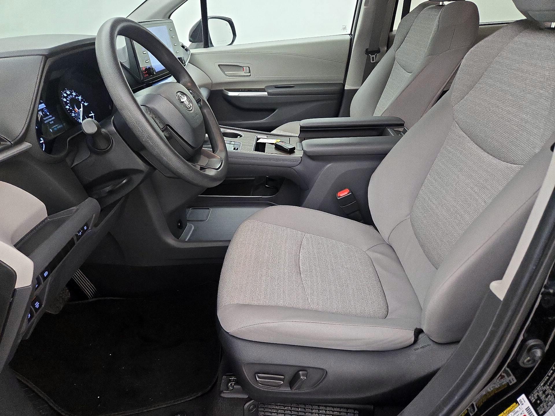 Thumbnail: 2024 Toyota Sienna - 11