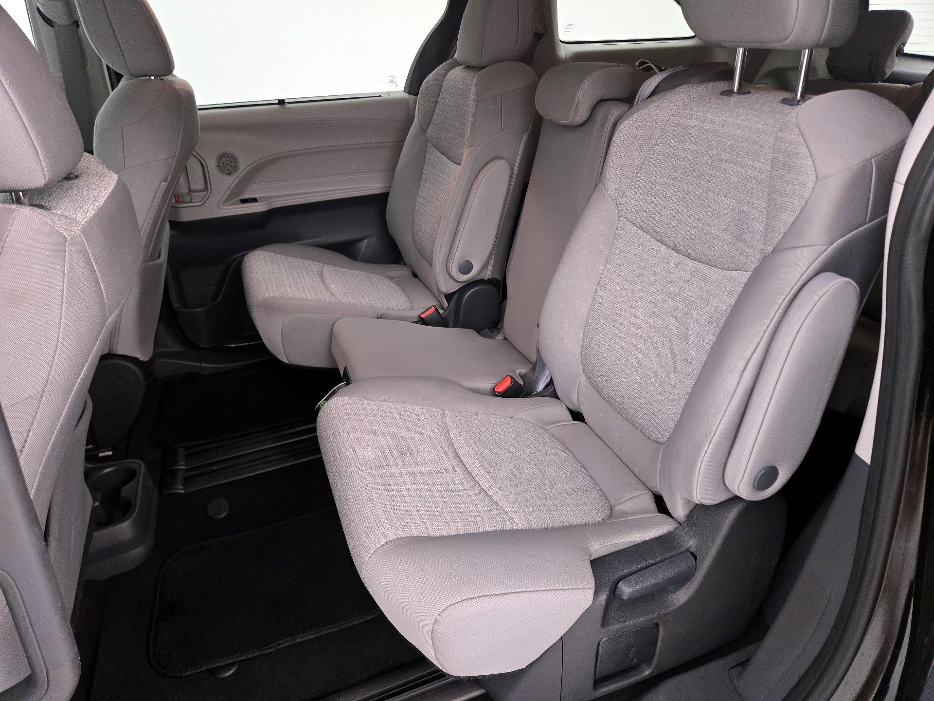 Thumbnail: 2024 Toyota Sienna - 19