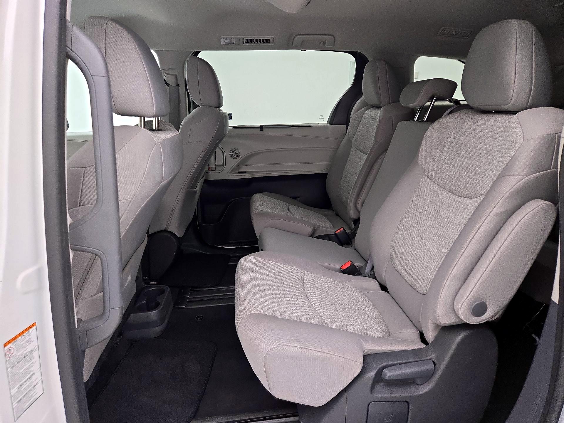 Thumbnail: 2024 Toyota Sienna - 18