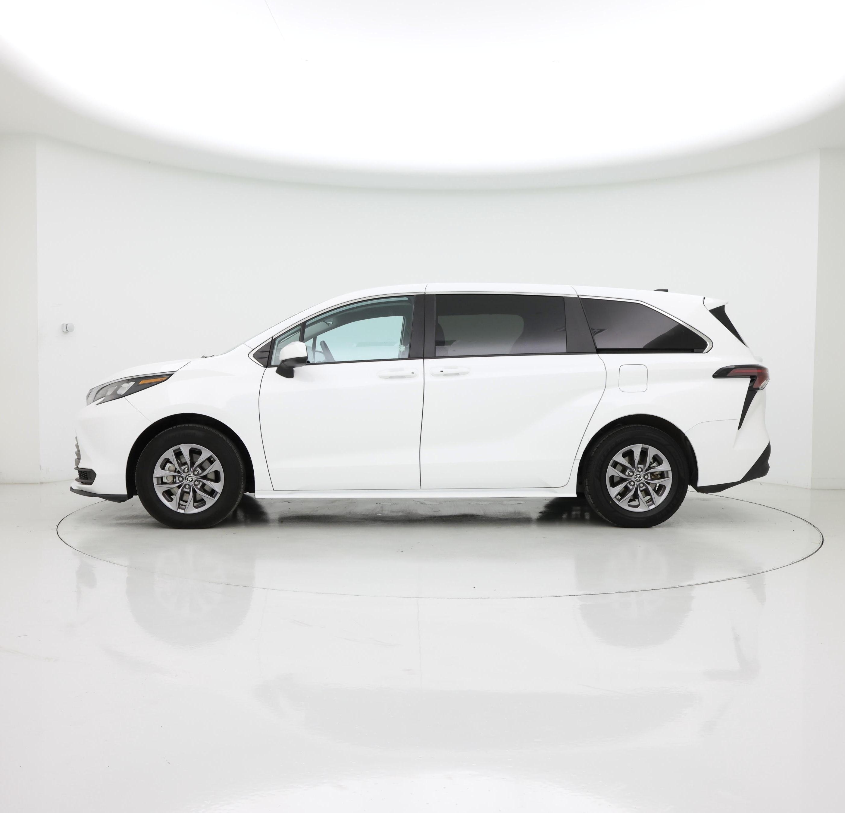 Thumbnail: 2024 Toyota Sienna - 3