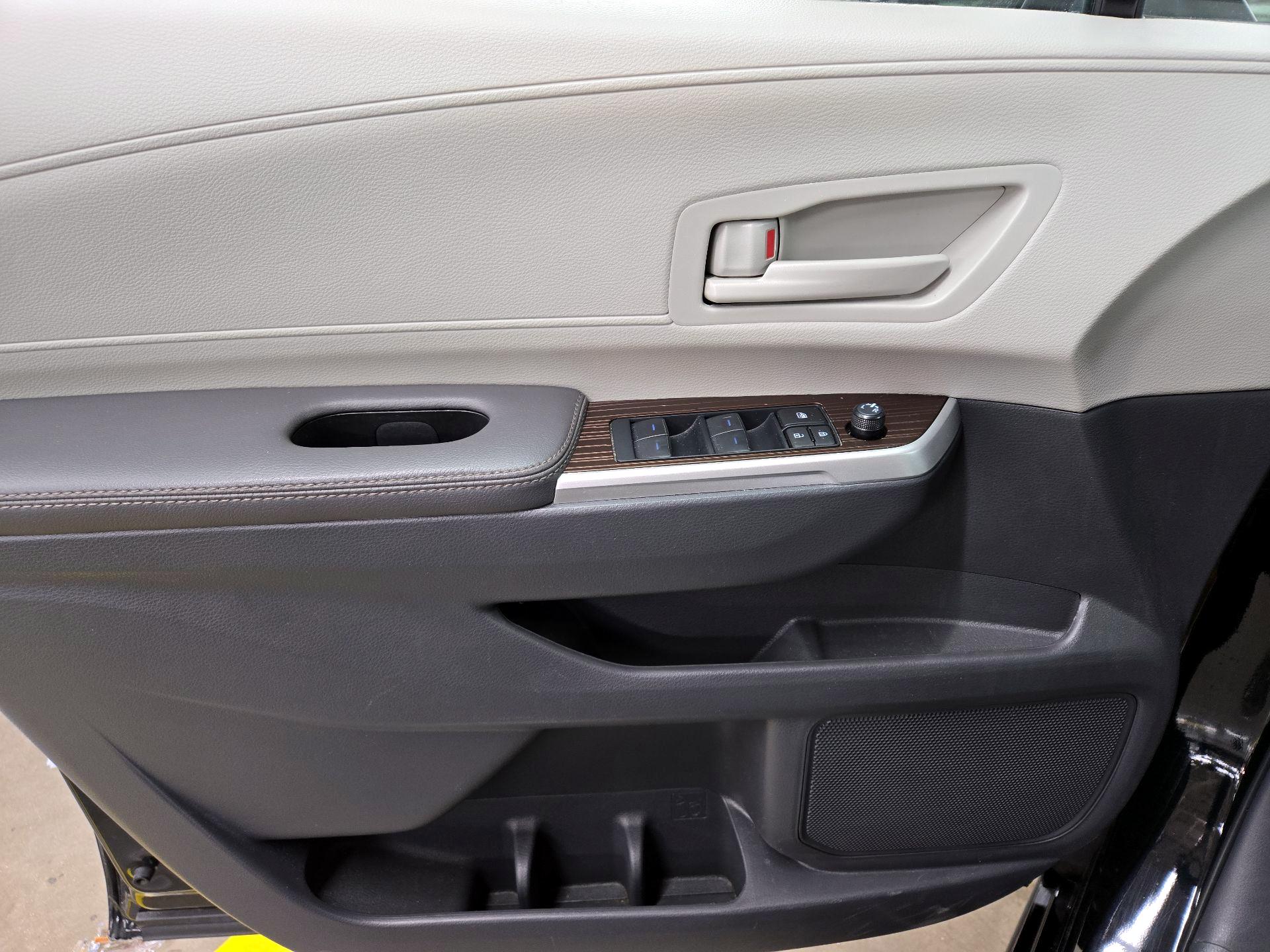 Thumbnail: 2024 Toyota Sienna - 12