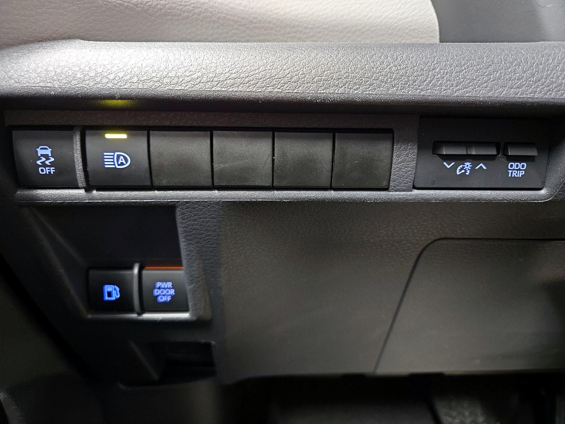 Thumbnail: 2024 Toyota Sienna - 13