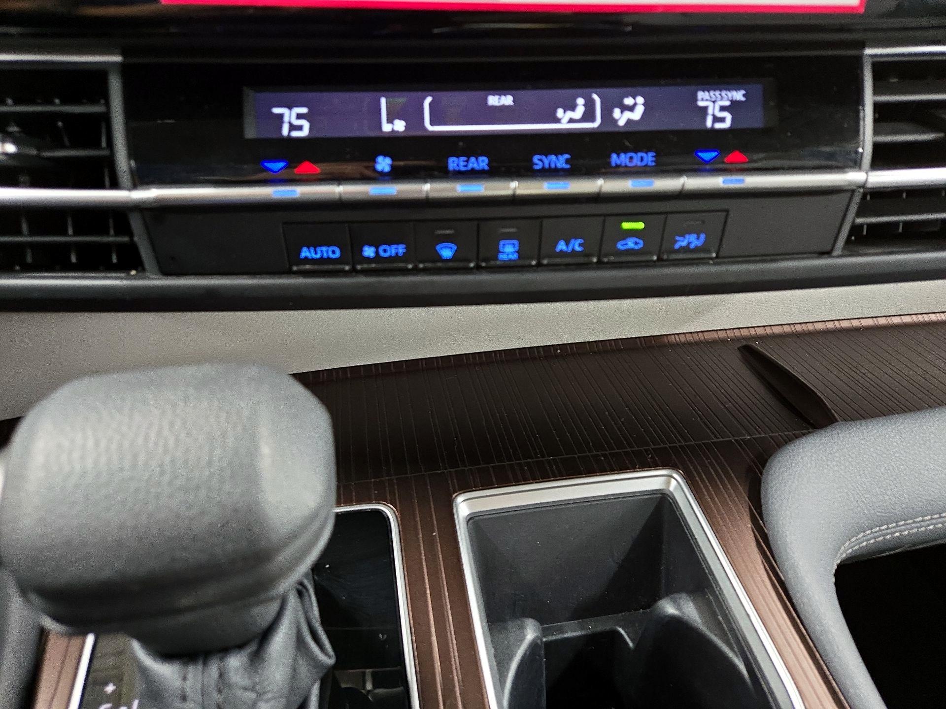 Thumbnail: 2024 Toyota Sienna - 16