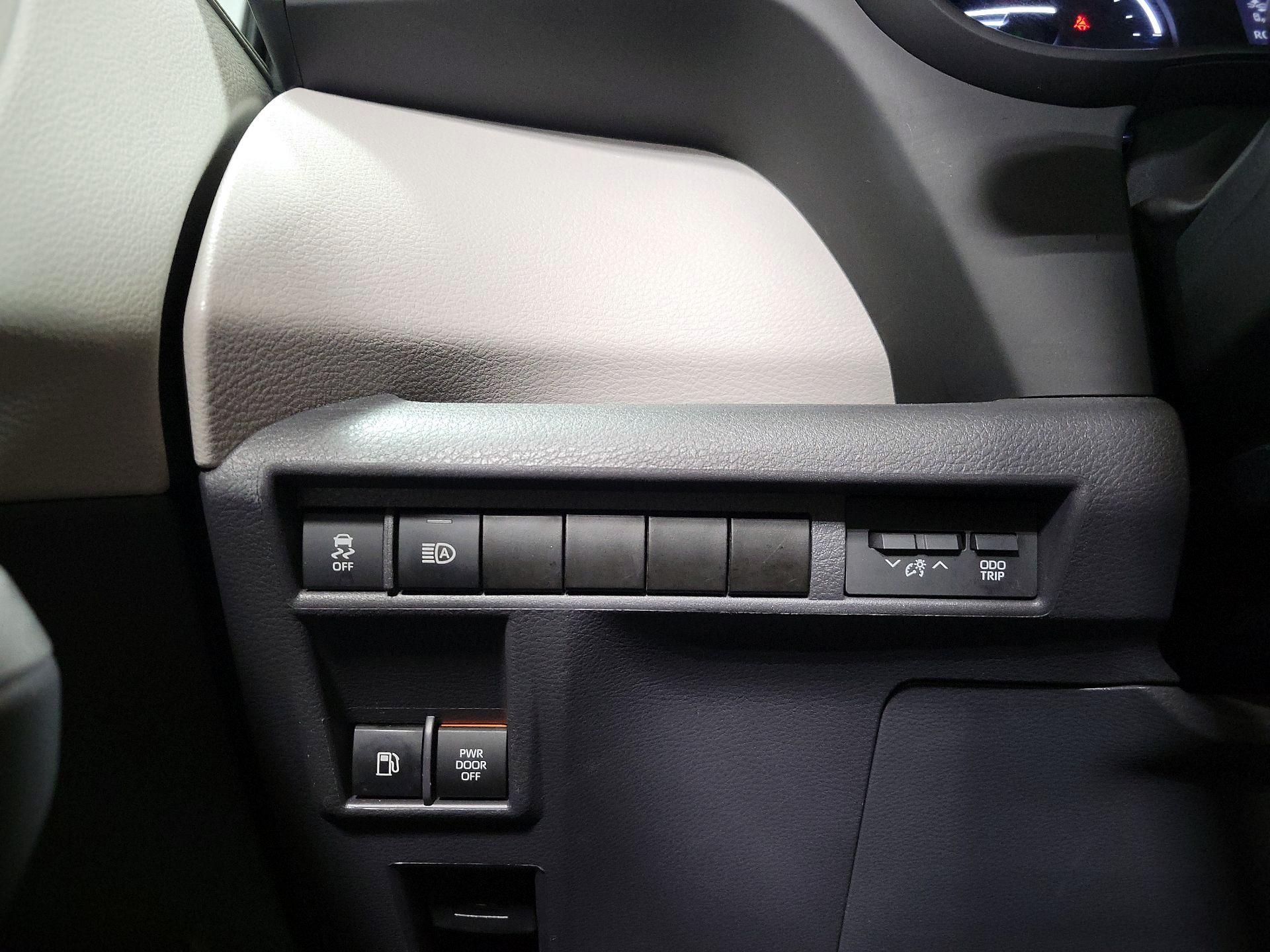 Thumbnail: 2024 Toyota Sienna - 13