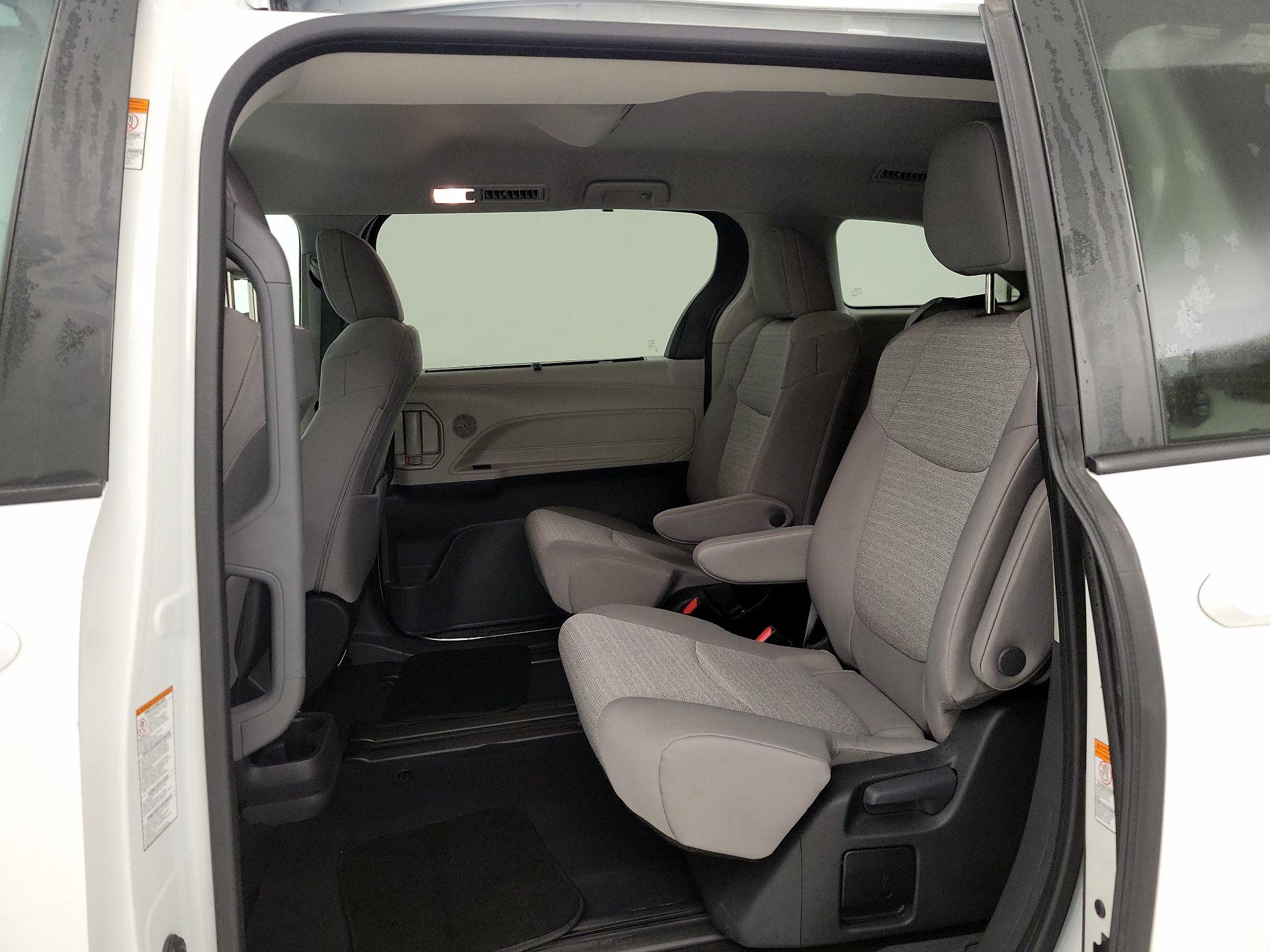 Thumbnail: 2024 Toyota Sienna - 18