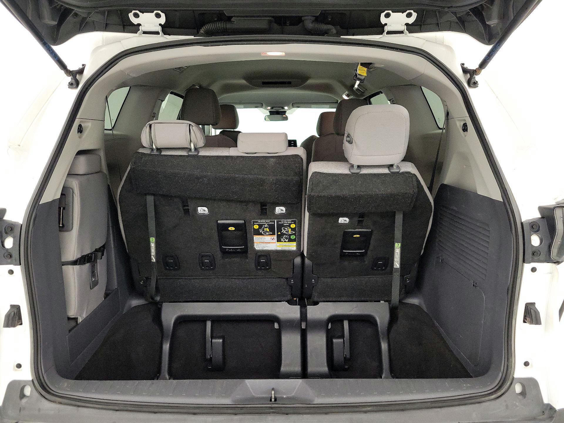 Thumbnail: 2024 Toyota Sienna - 19