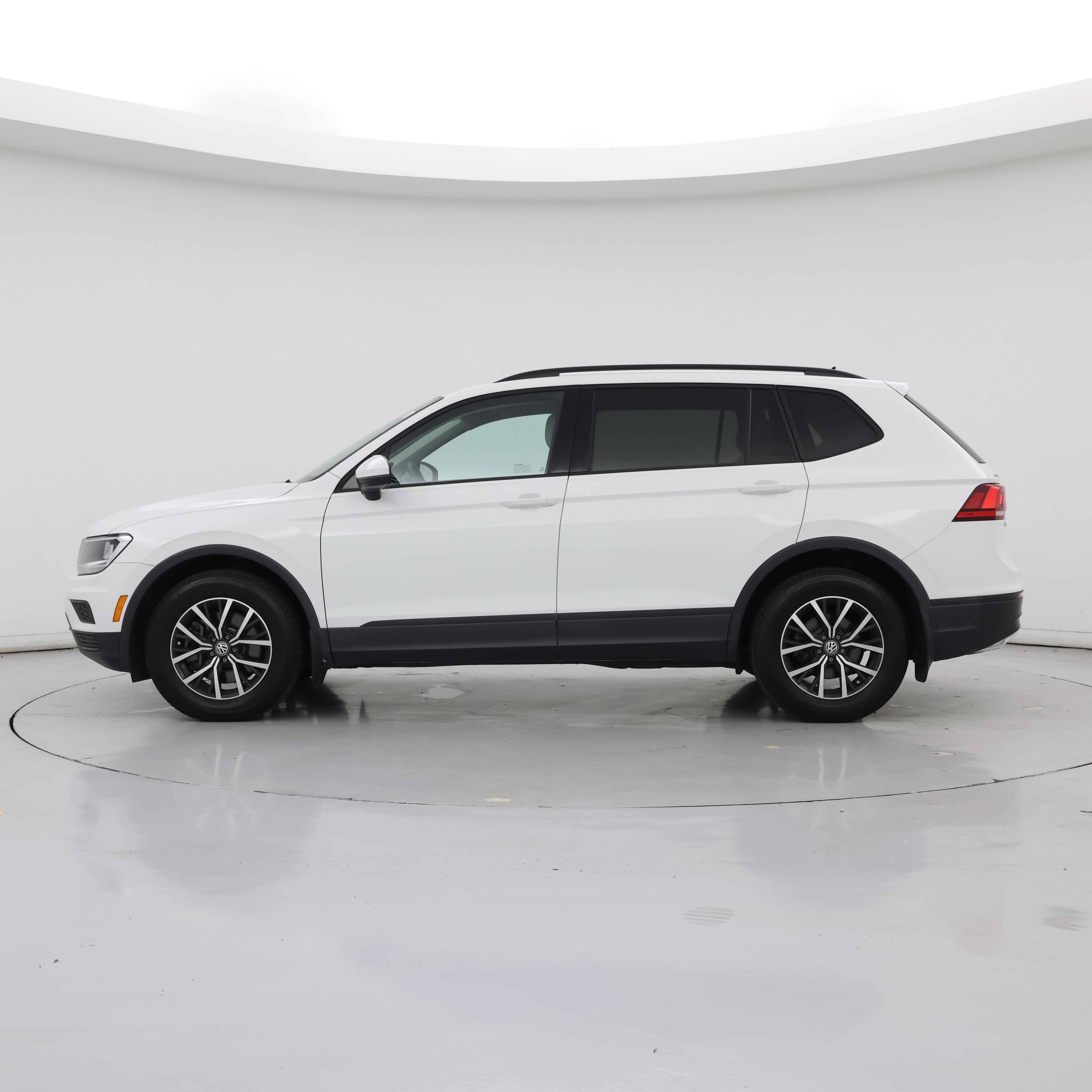 Thumbnail: 2021 Volkswagen Tiguan - 3