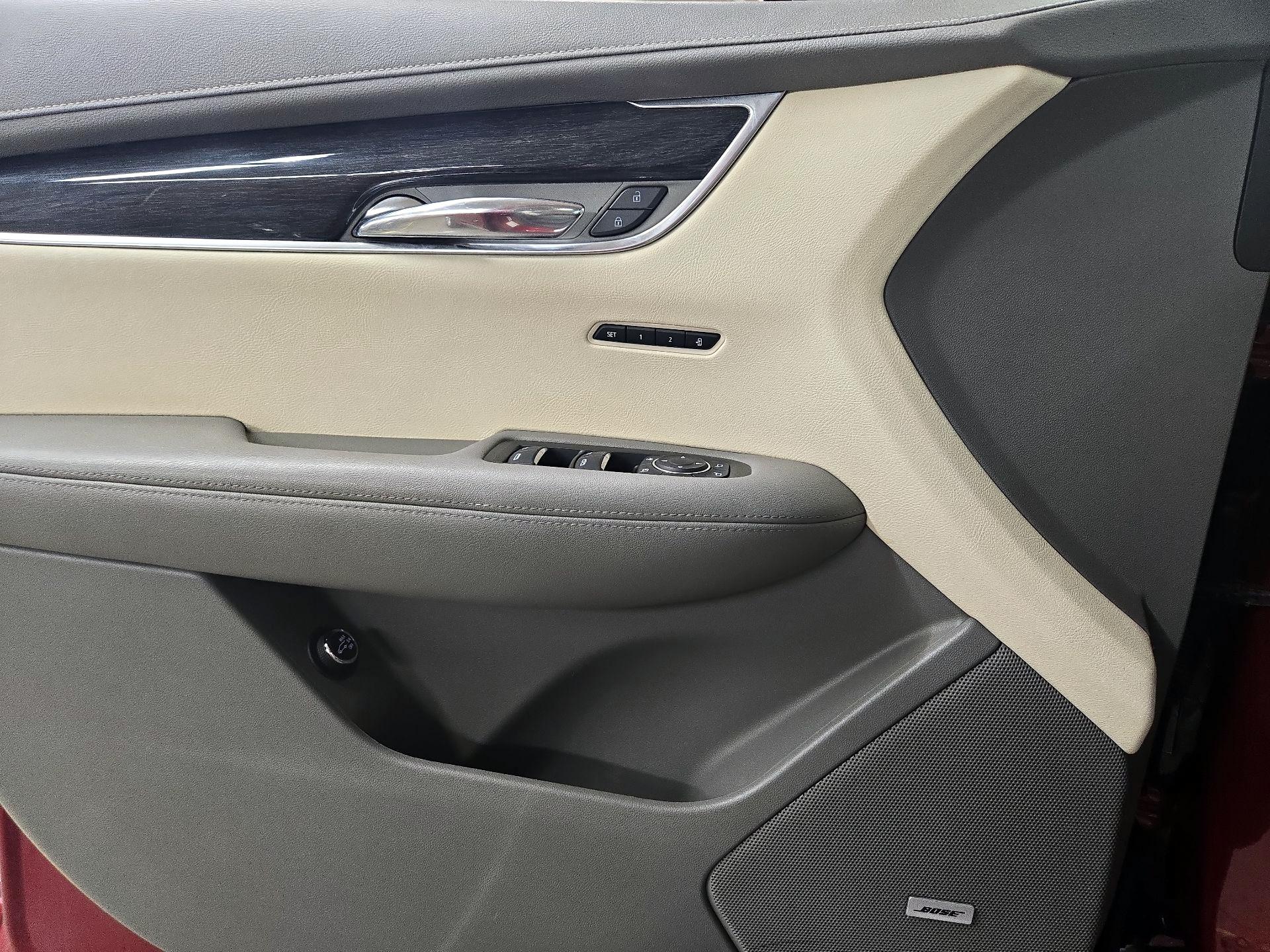 Thumbnail: 2021 Cadillac XT6 - 12