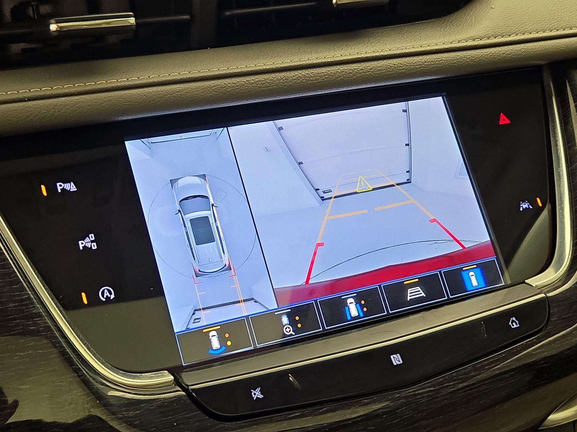 Thumbnail: 2021 Cadillac XT6 - 14