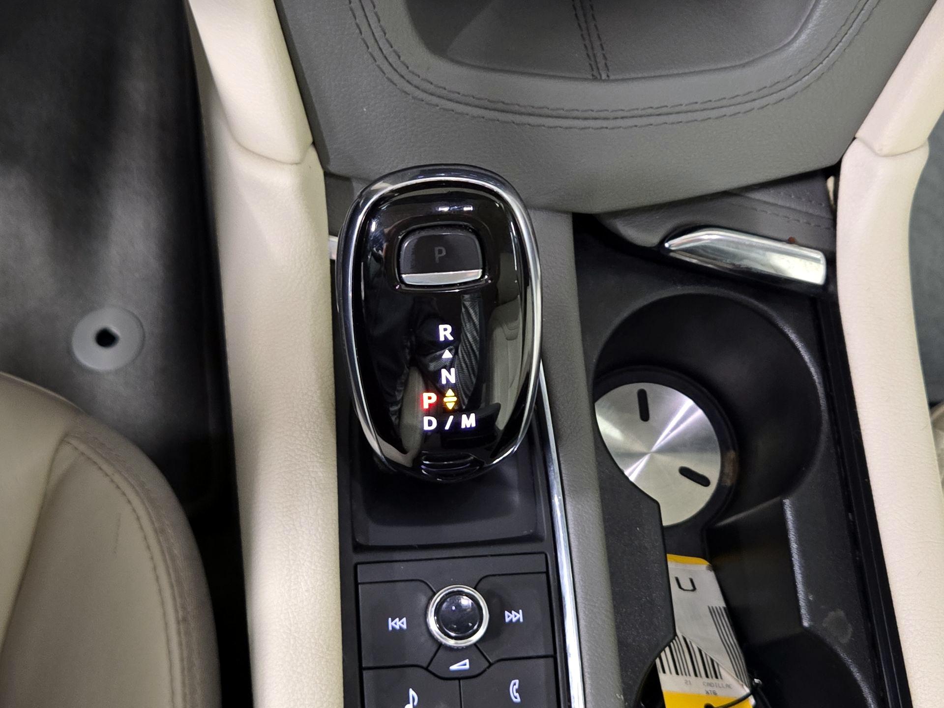 Thumbnail: 2021 Cadillac XT6 - 17