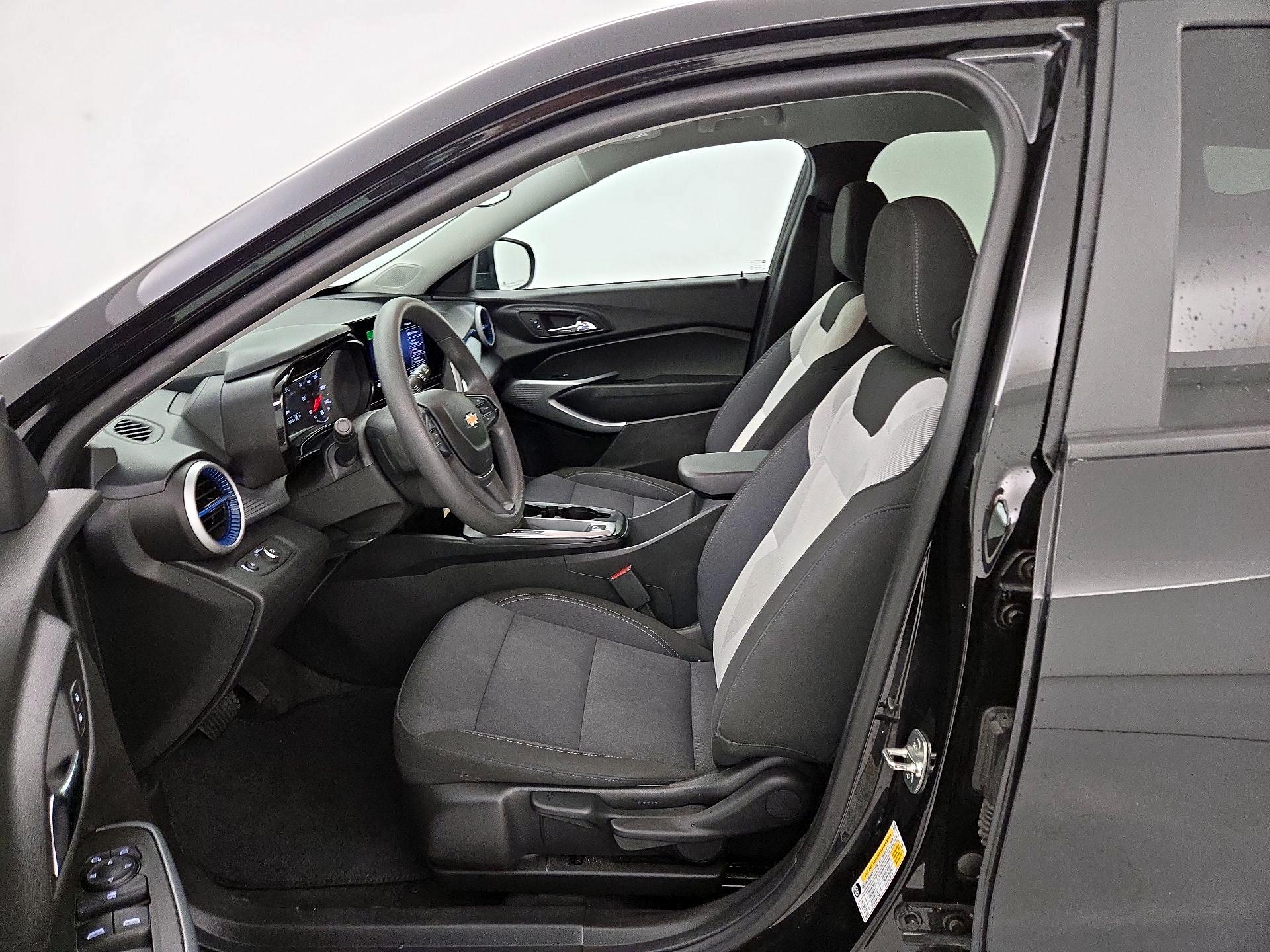 Thumbnail: 2025 Chevrolet Trax - 11