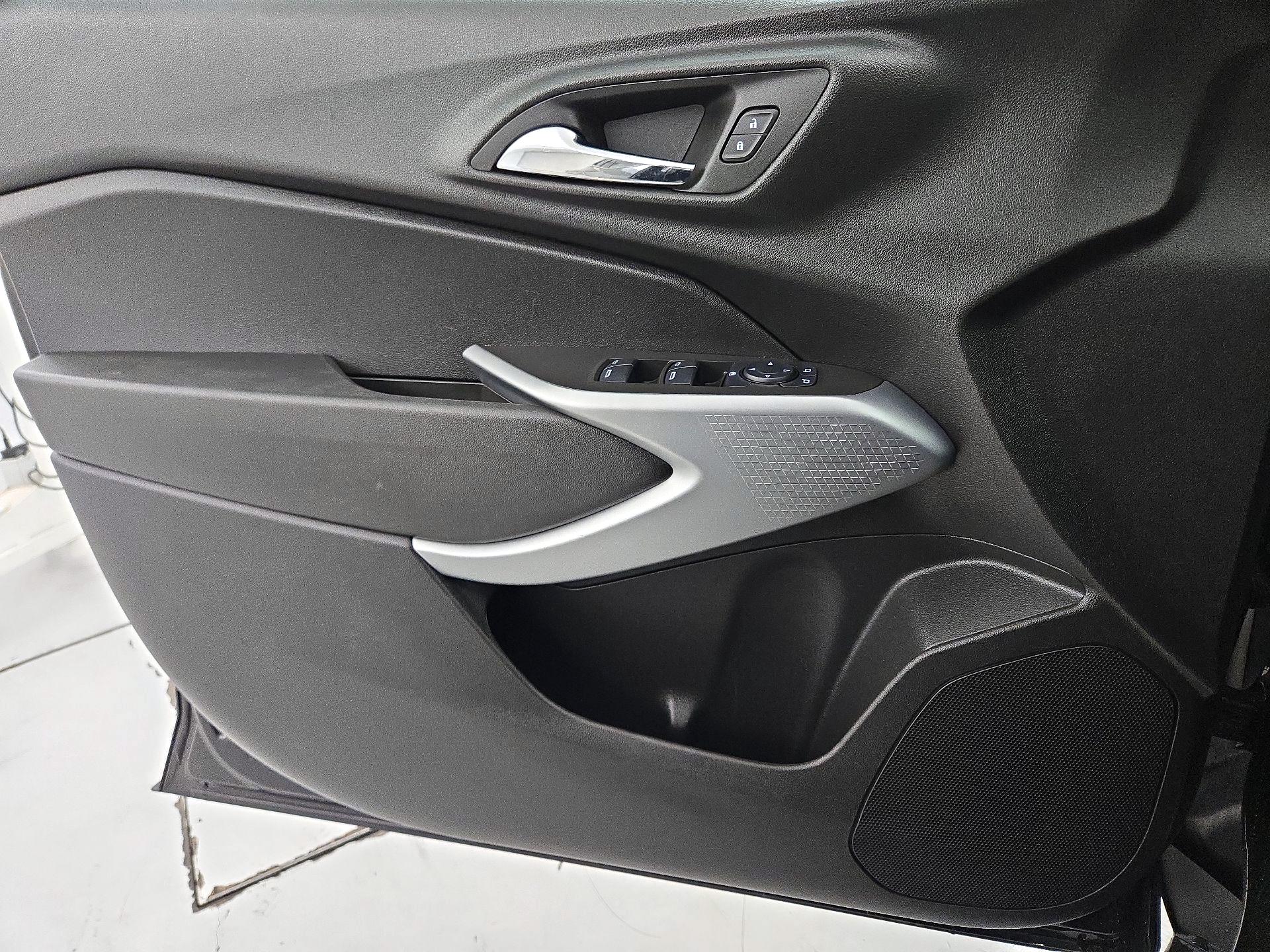 Thumbnail: 2025 Chevrolet Trax - 12