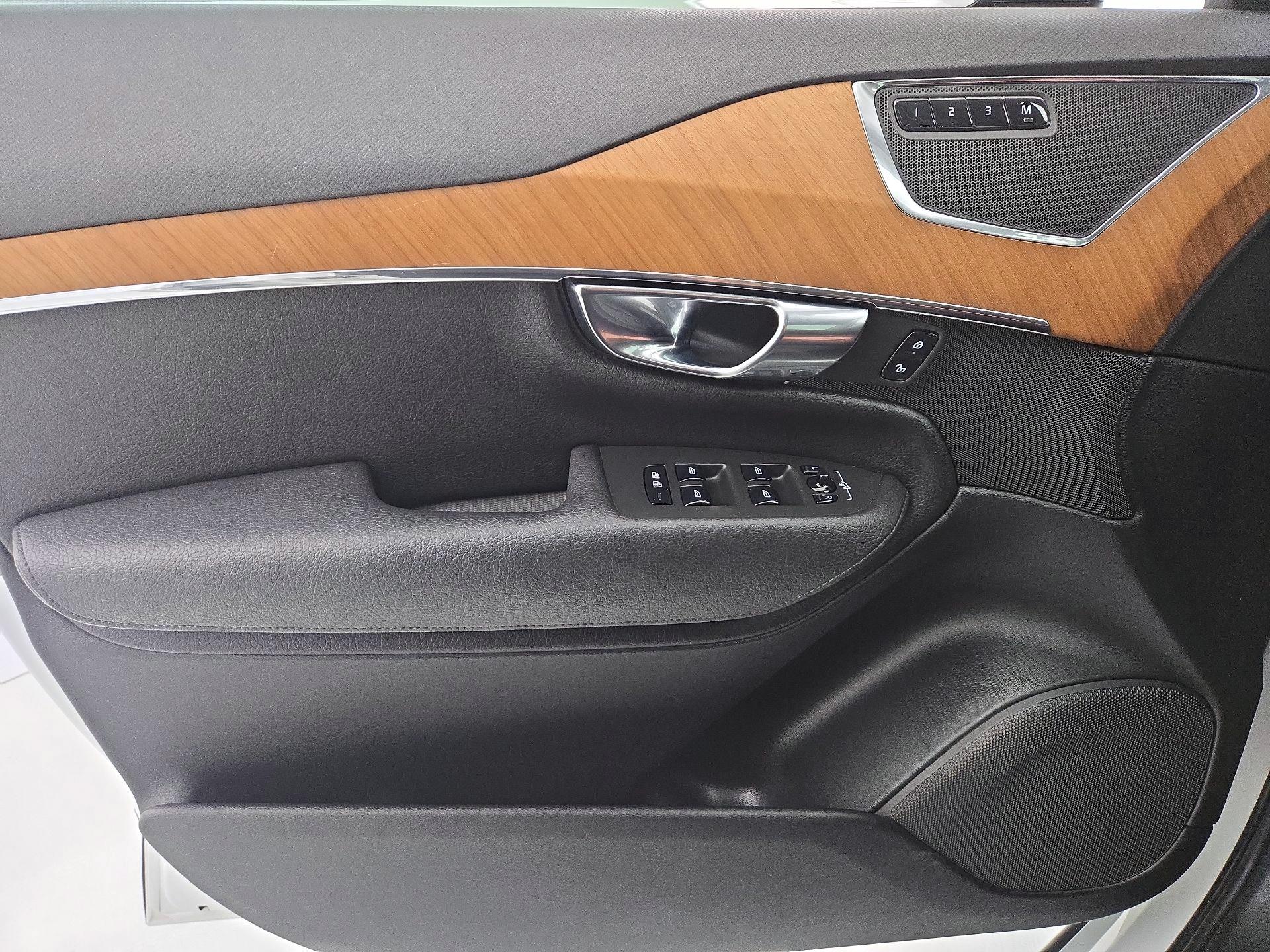 Thumbnail: 2022 Volvo XC90 - 12