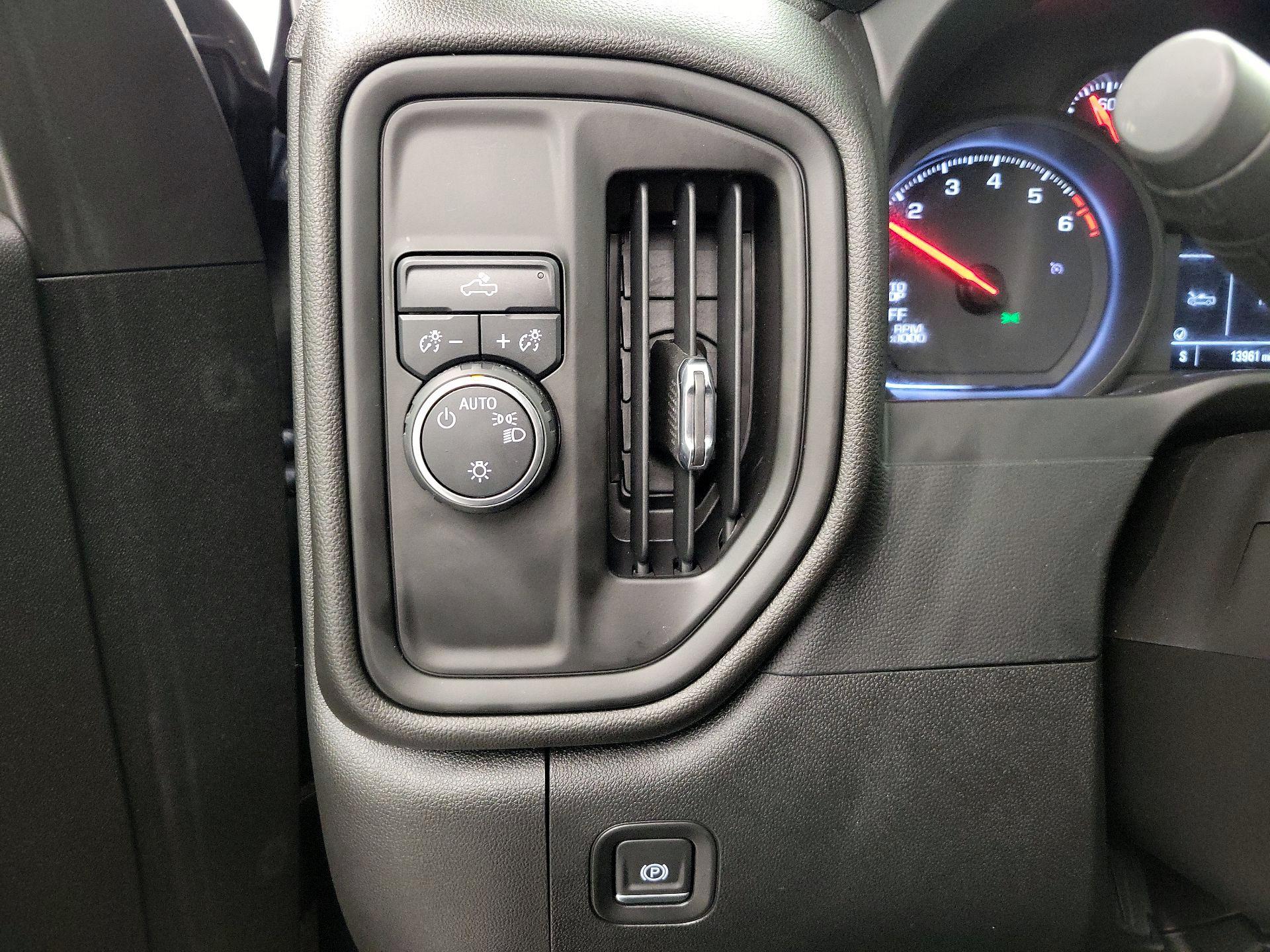 Thumbnail: 2020 Chevrolet Silverado 1500 - 13