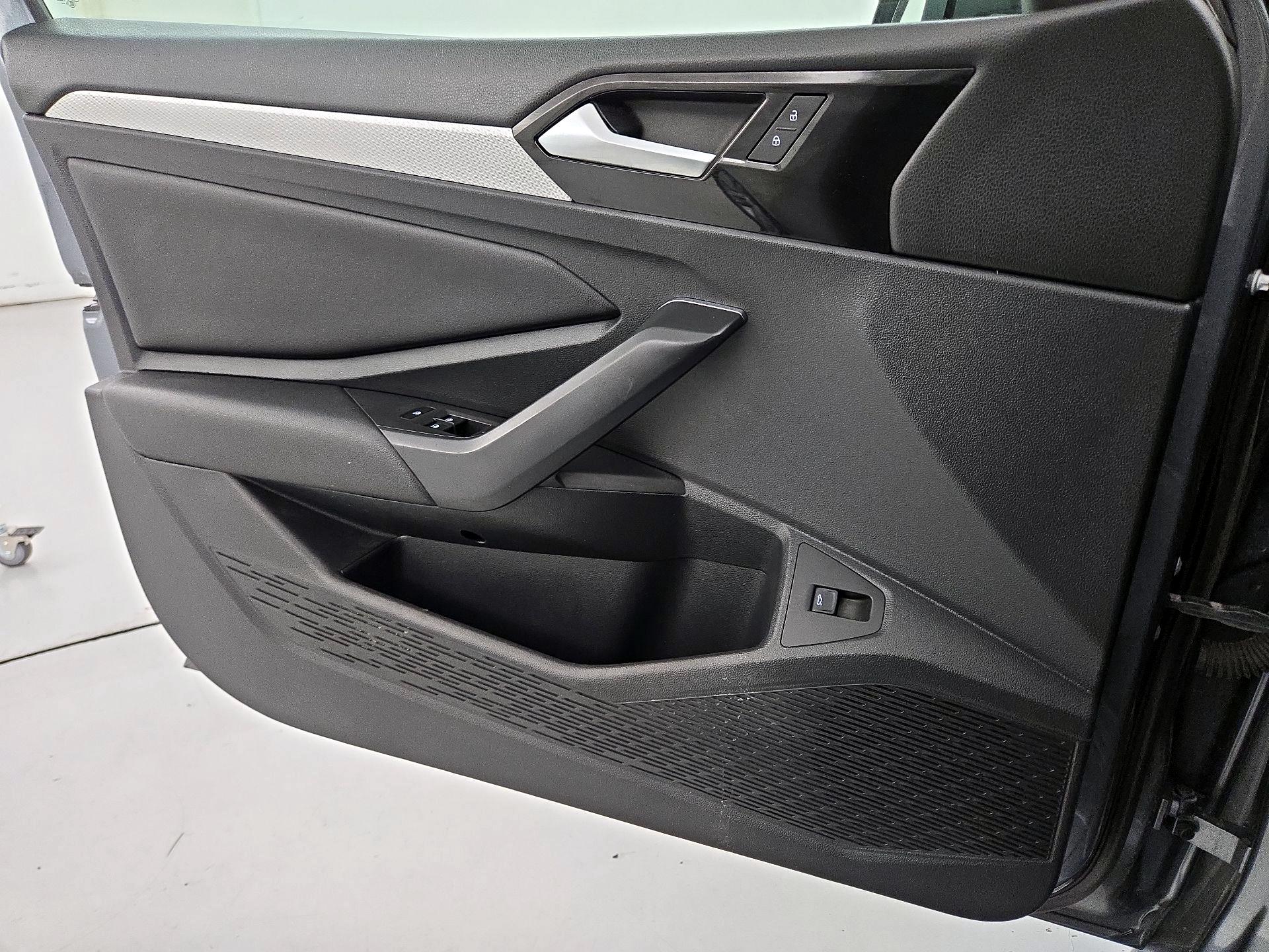 Thumbnail: 2019 Volkswagen Jetta - 12