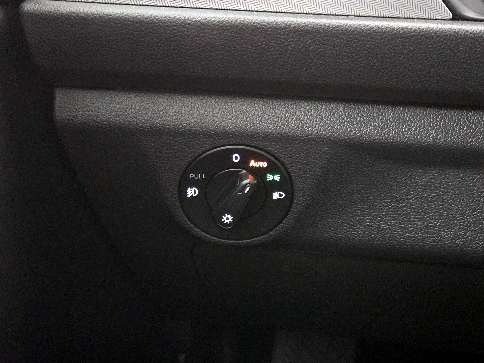 Thumbnail: 2019 Volkswagen Jetta - 13