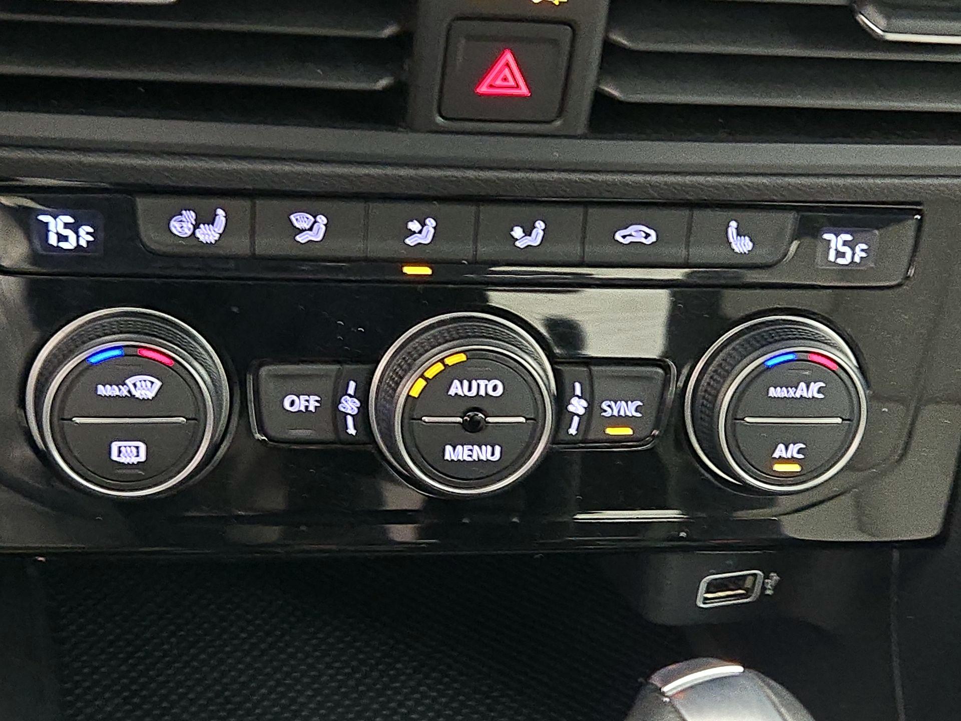 Thumbnail: 2019 Volkswagen Jetta - 16