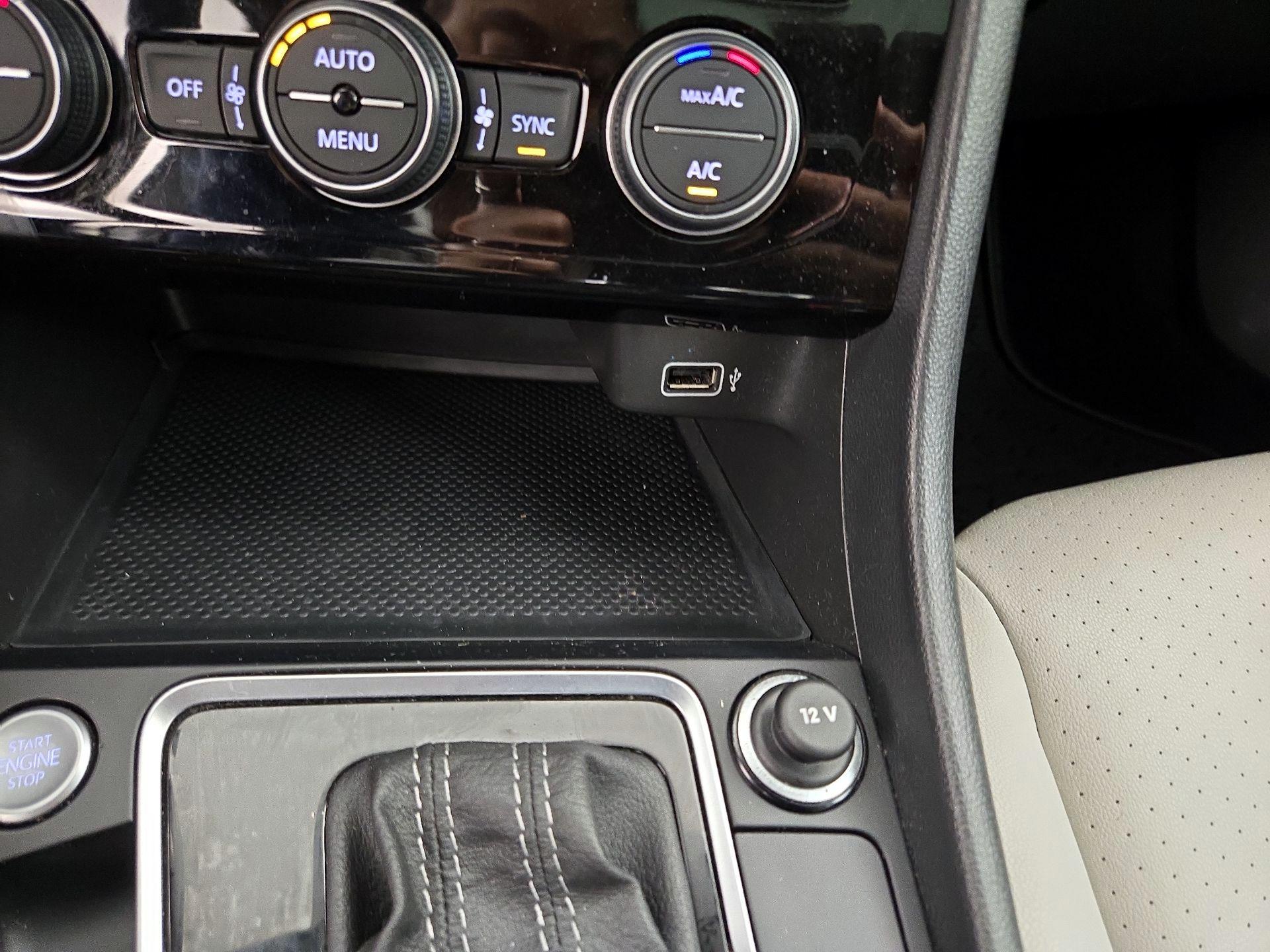 Thumbnail: 2019 Volkswagen Jetta - 18