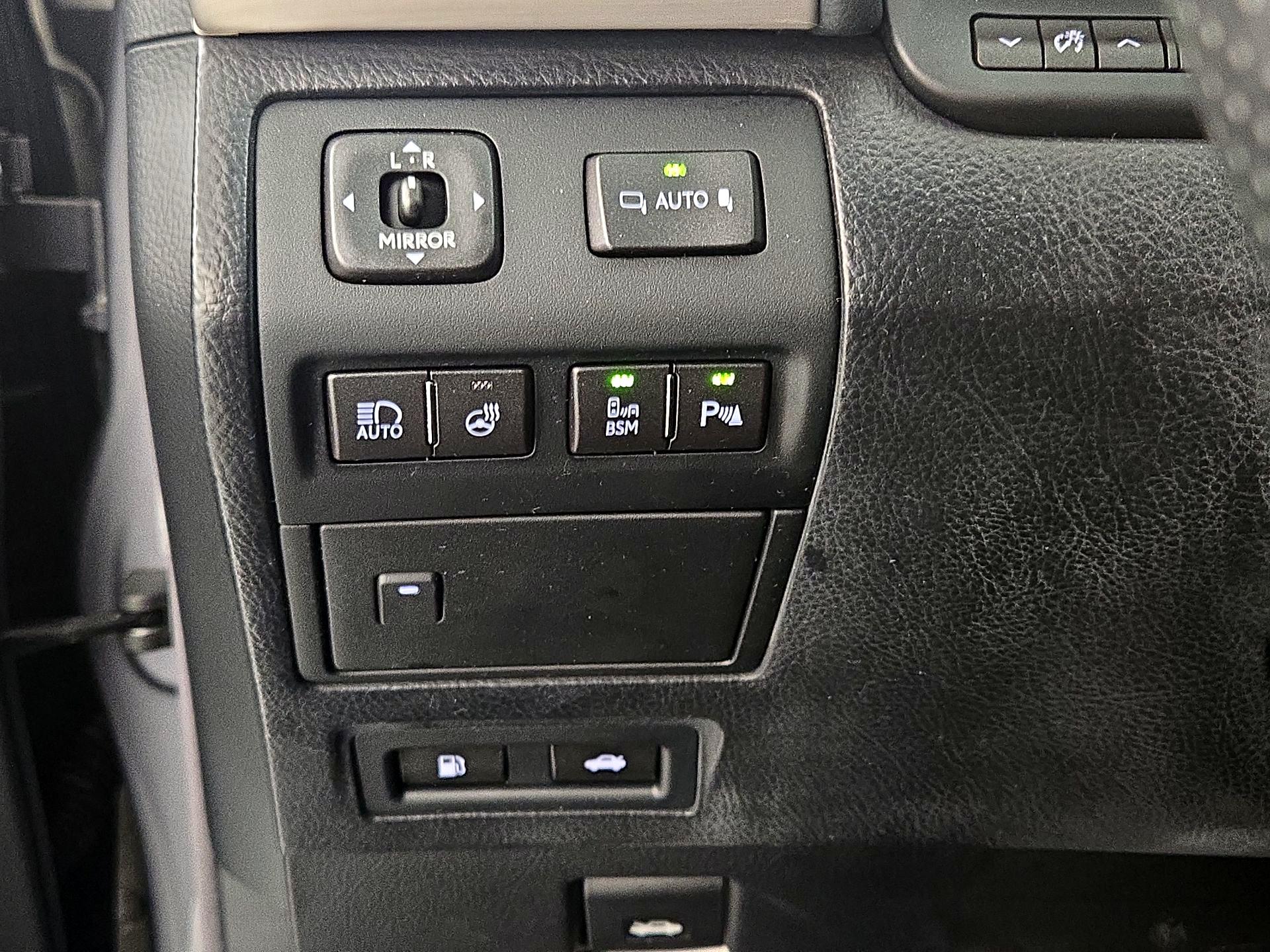 Thumbnail: 2014 Lexus LS - 13