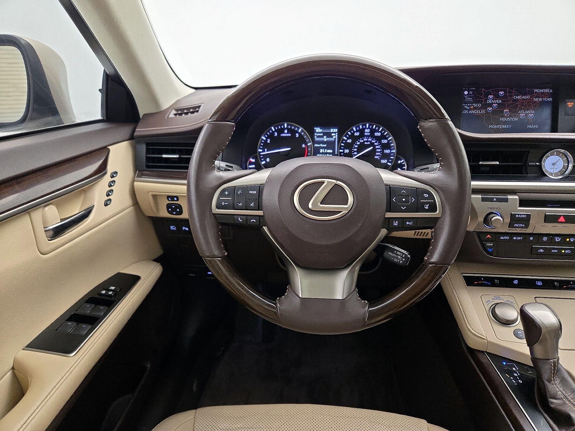 Thumbnail: 2017 Lexus ES - 10