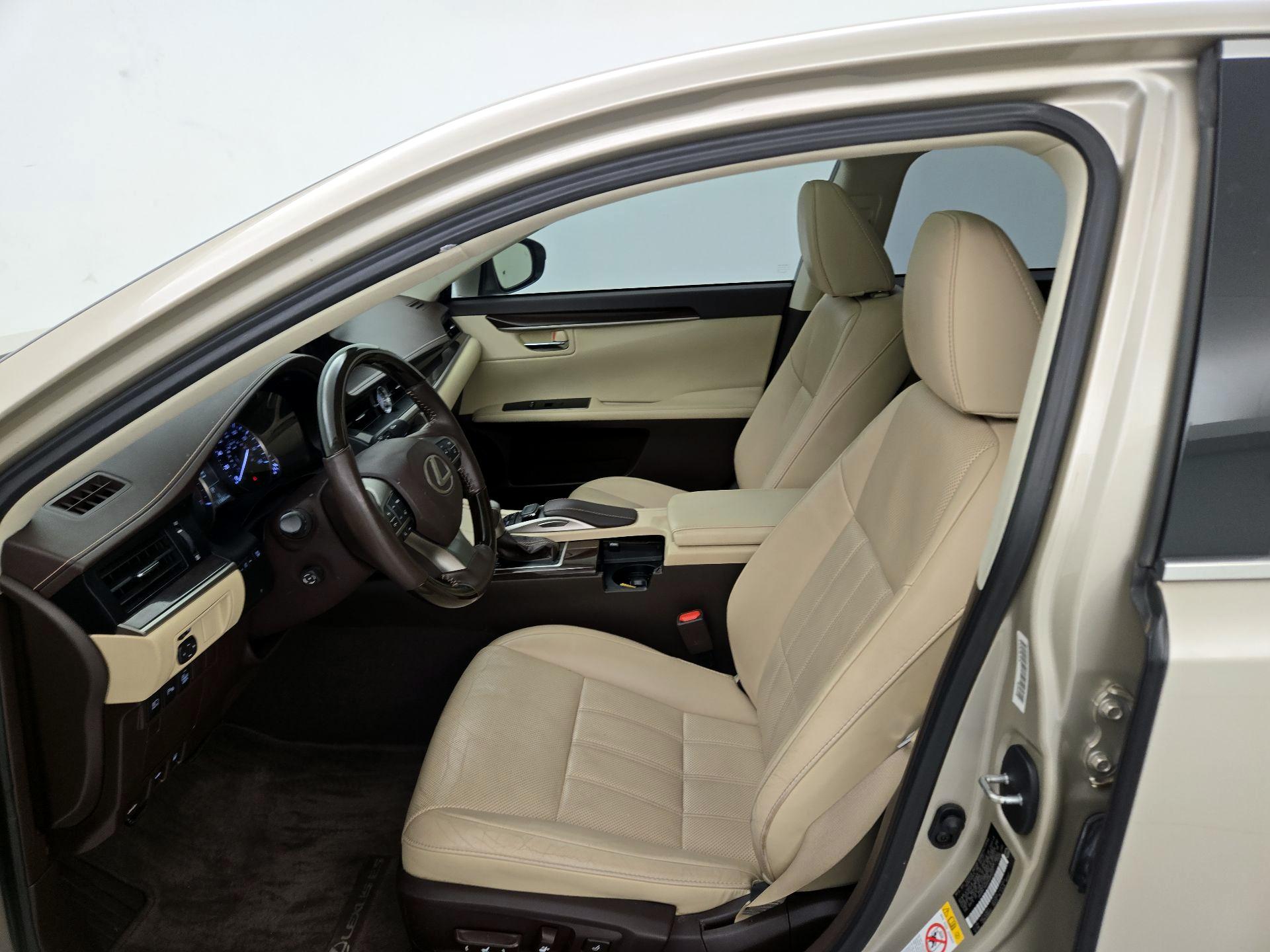 Thumbnail: 2017 Lexus ES - 11