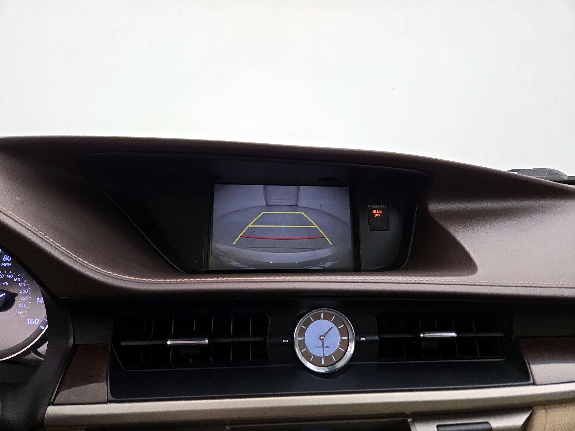 Thumbnail: 2017 Lexus ES - 15