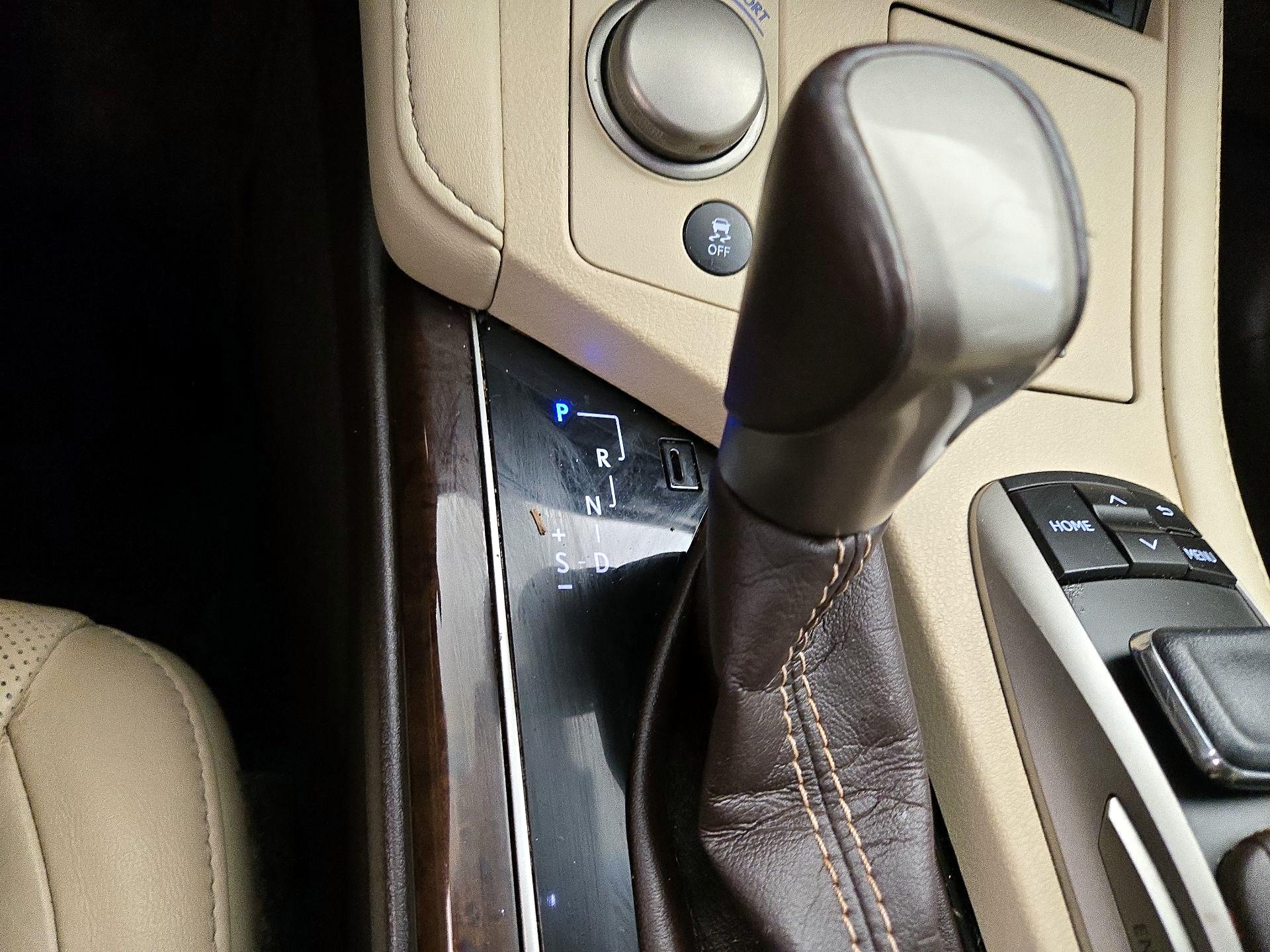 Thumbnail: 2017 Lexus ES - 18